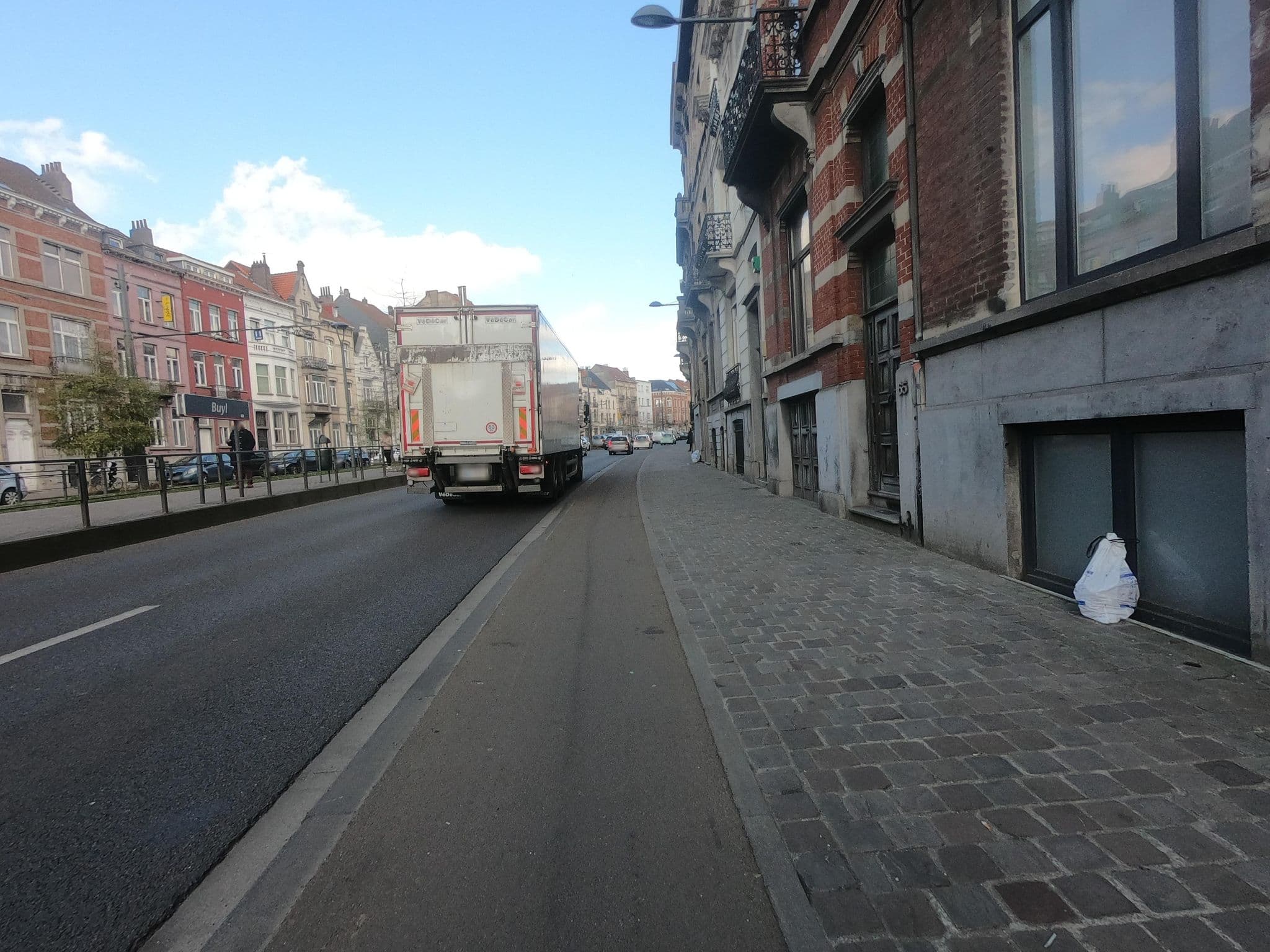 Street view near Solys Brussels, Etterbeek — © thierry1030 (CC BY-SA · Mapillary)