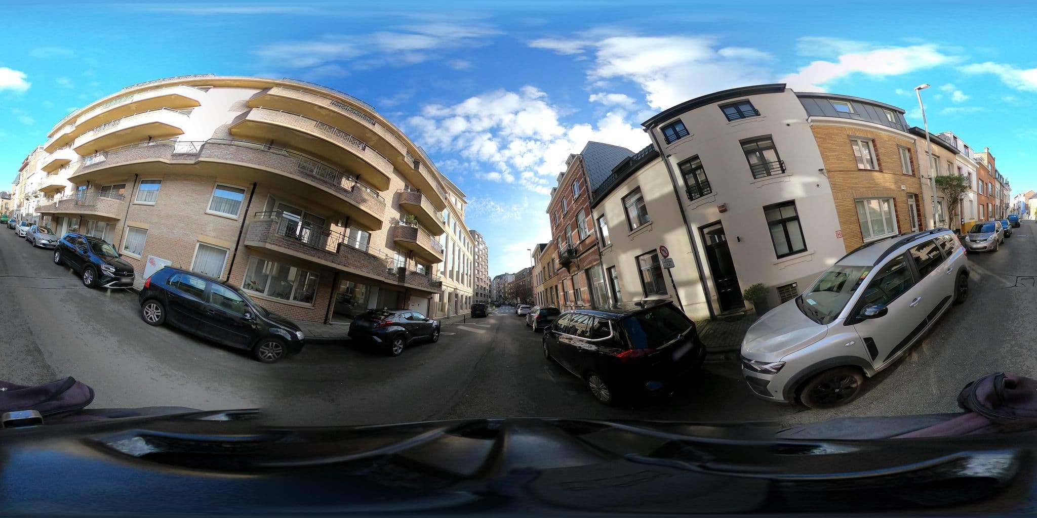 Street view near A Cote du Cinquantenaire, Etterbeek — © RaphaelPasLoin (CC BY-SA · Mapillary)