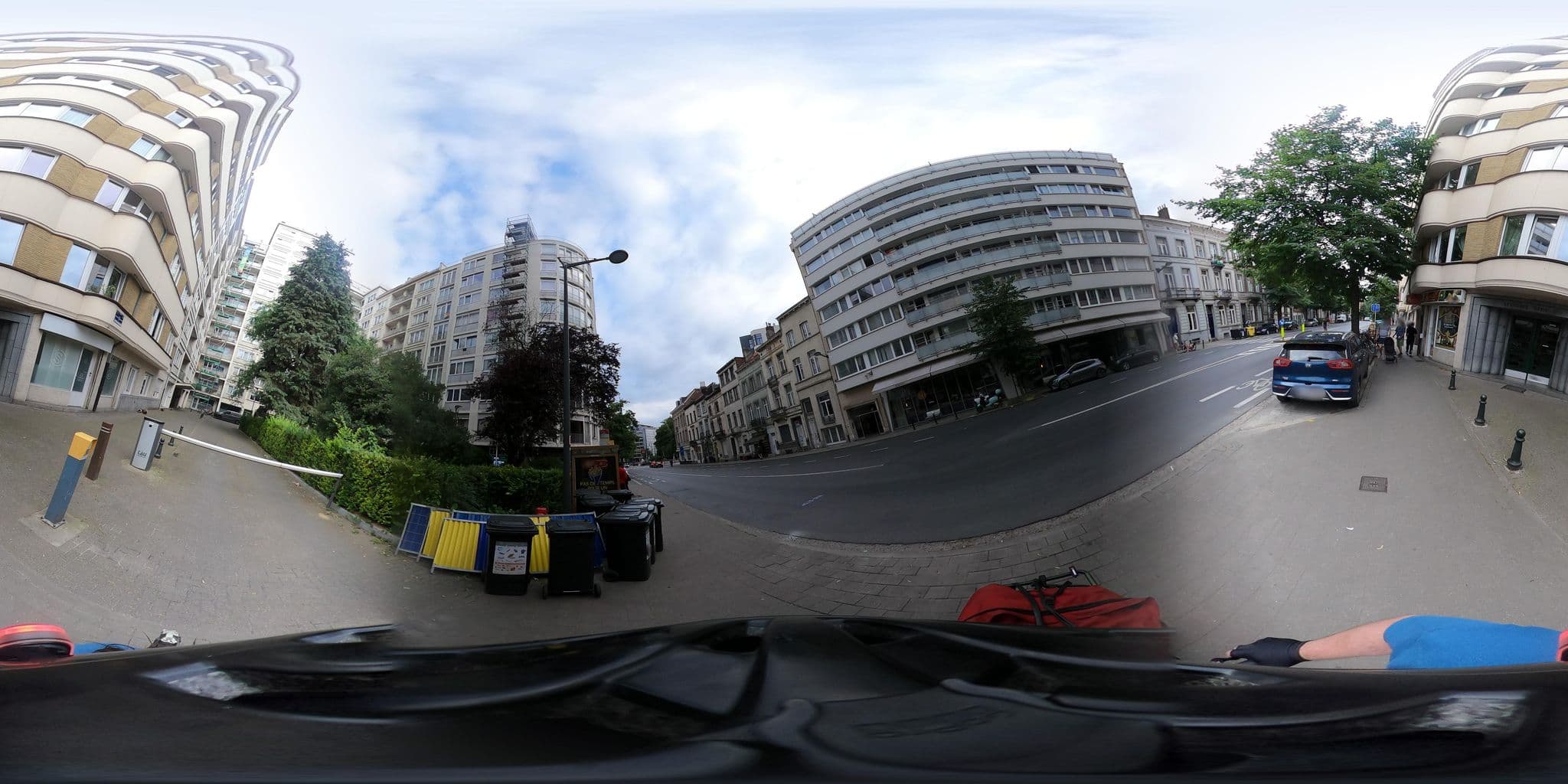 Street view near Square Charles Halldis Apartment, Etterbeek — © RaphaelPasLoin (CC BY-SA · Mapillary)
