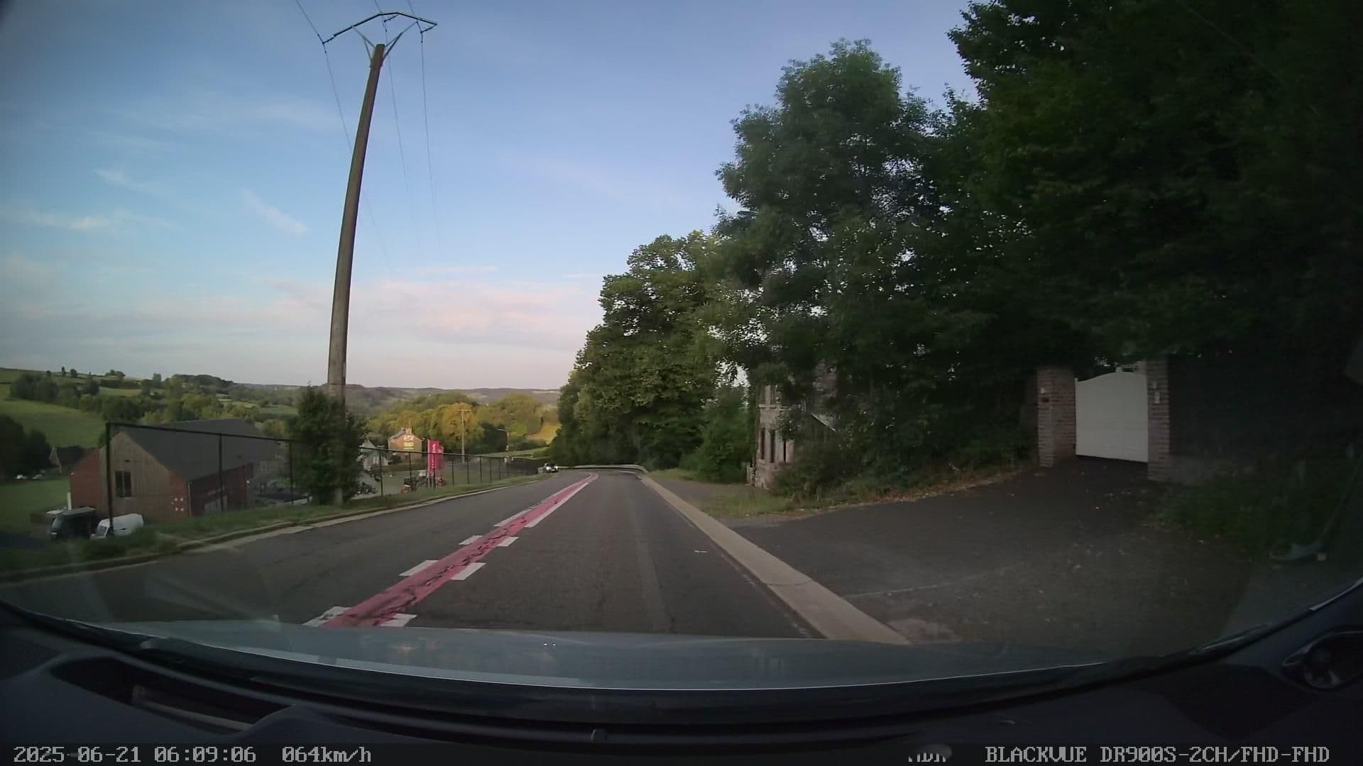 Street view near Oneux, Theux — © madel (CC BY-SA · Mapillary)