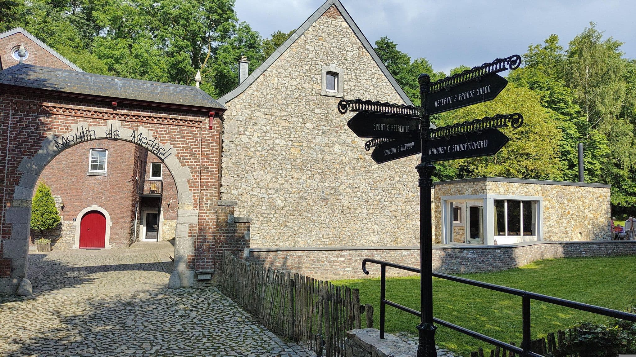 Street view near Molen Van Medael - Vakantie Huisje 2 & 2A, Hombourg — © jeroenrozema74 (CC BY-SA · Mapillary)