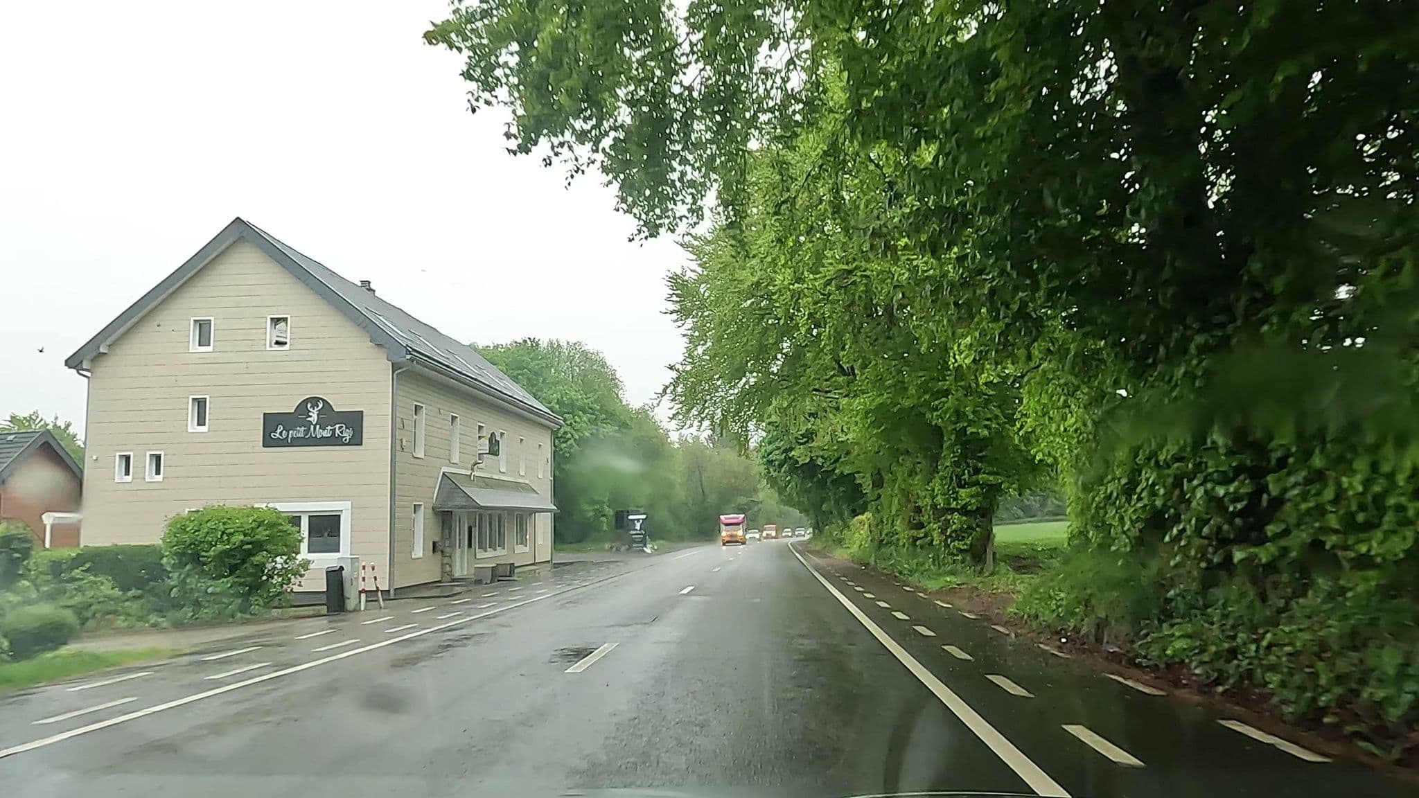 Street view near Hotel Pension Edelweiss, Robertville — © vinisa (CC BY-SA · Mapillary)