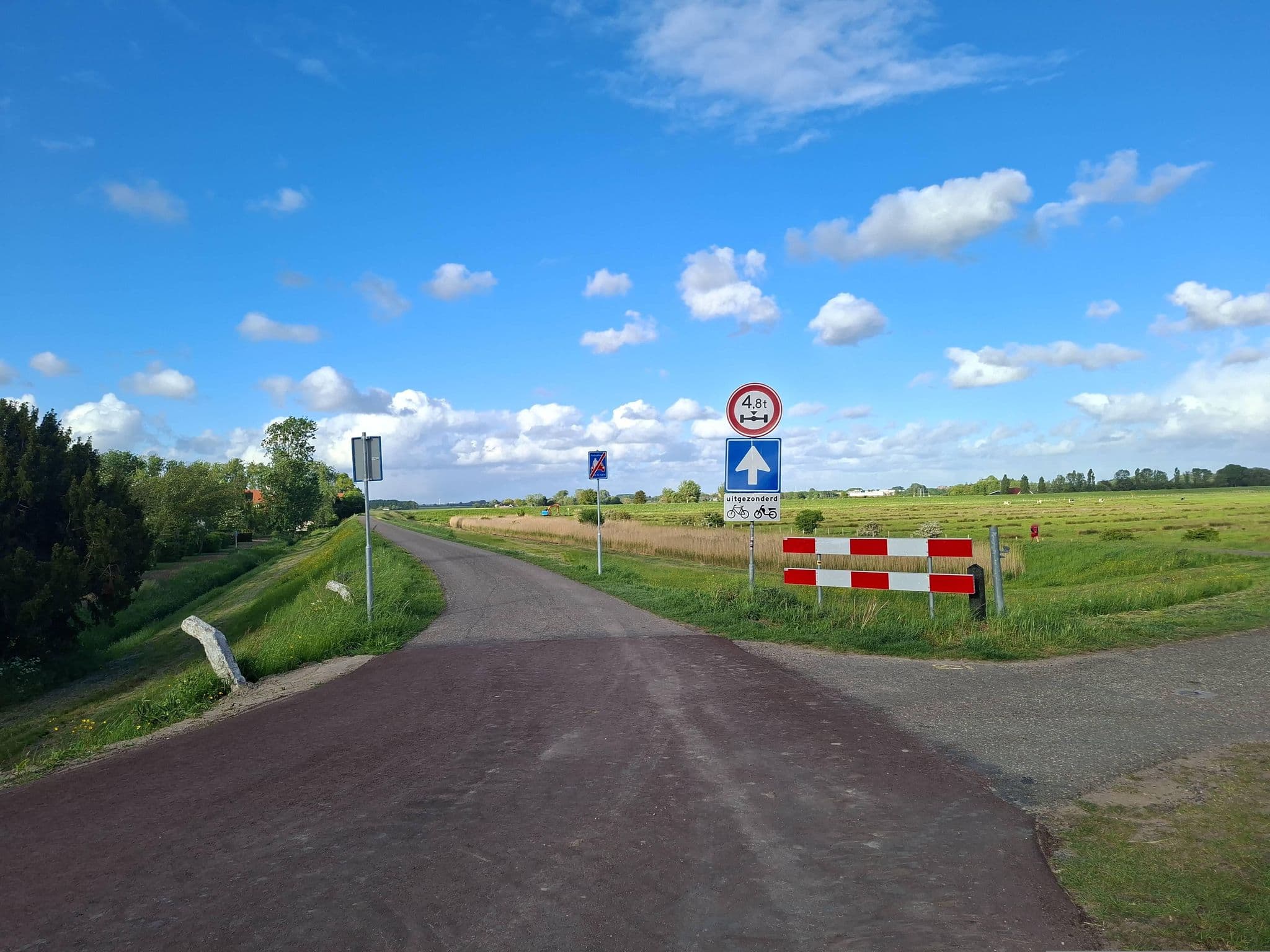 Street view near Bed En Breakfast De Quackgors, Hellevoetsluis — © multi_wandel (CC BY-SA · Mapillary)