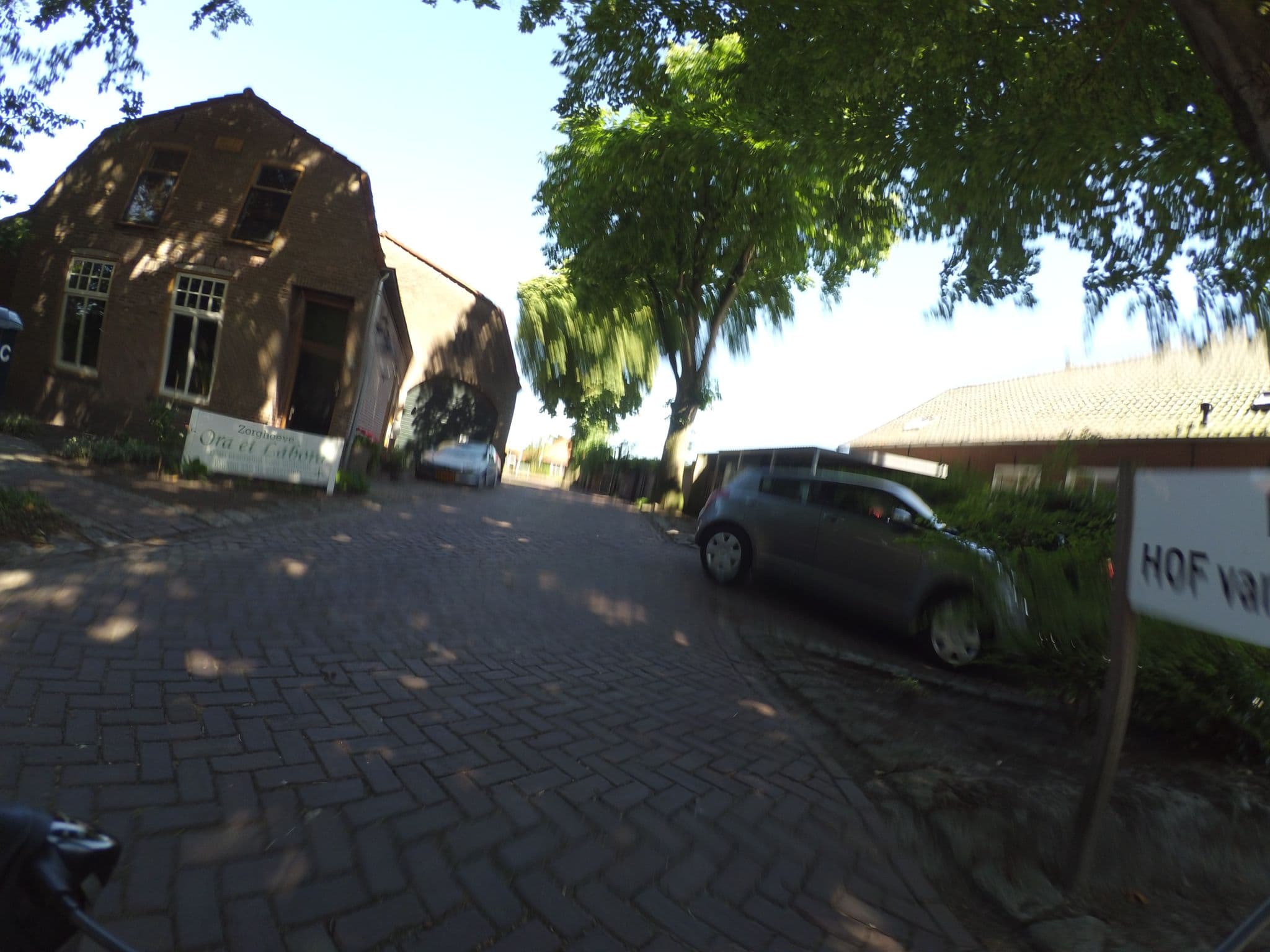 Street view near Hotel Hof Van 's Gravenmoer, 's Gravenmoer — © peewee32 (CC BY-SA · Mapillary)