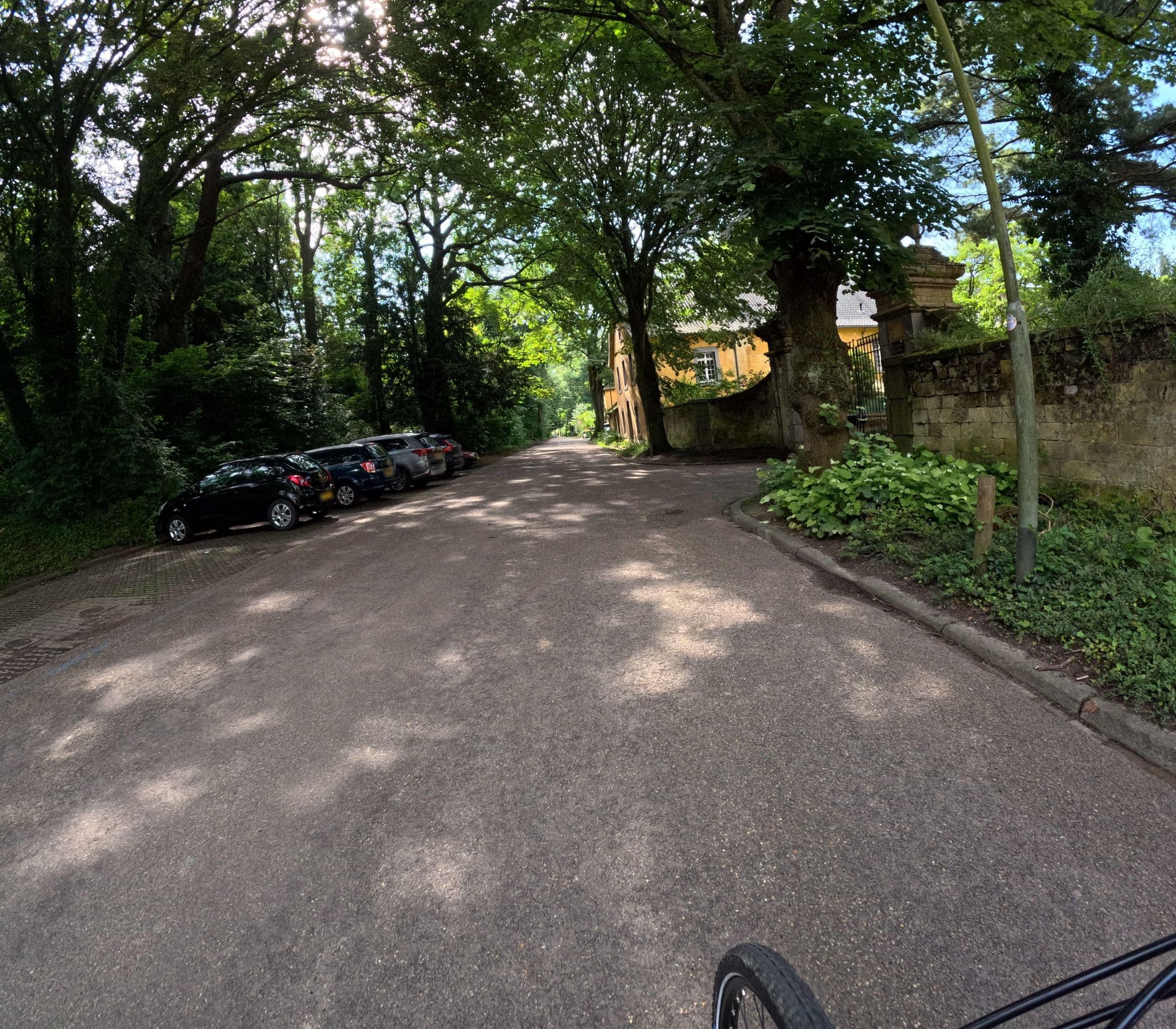 Street view near De Kasteelhoeve, Broekhem — © madel (CC BY-SA · Mapillary)