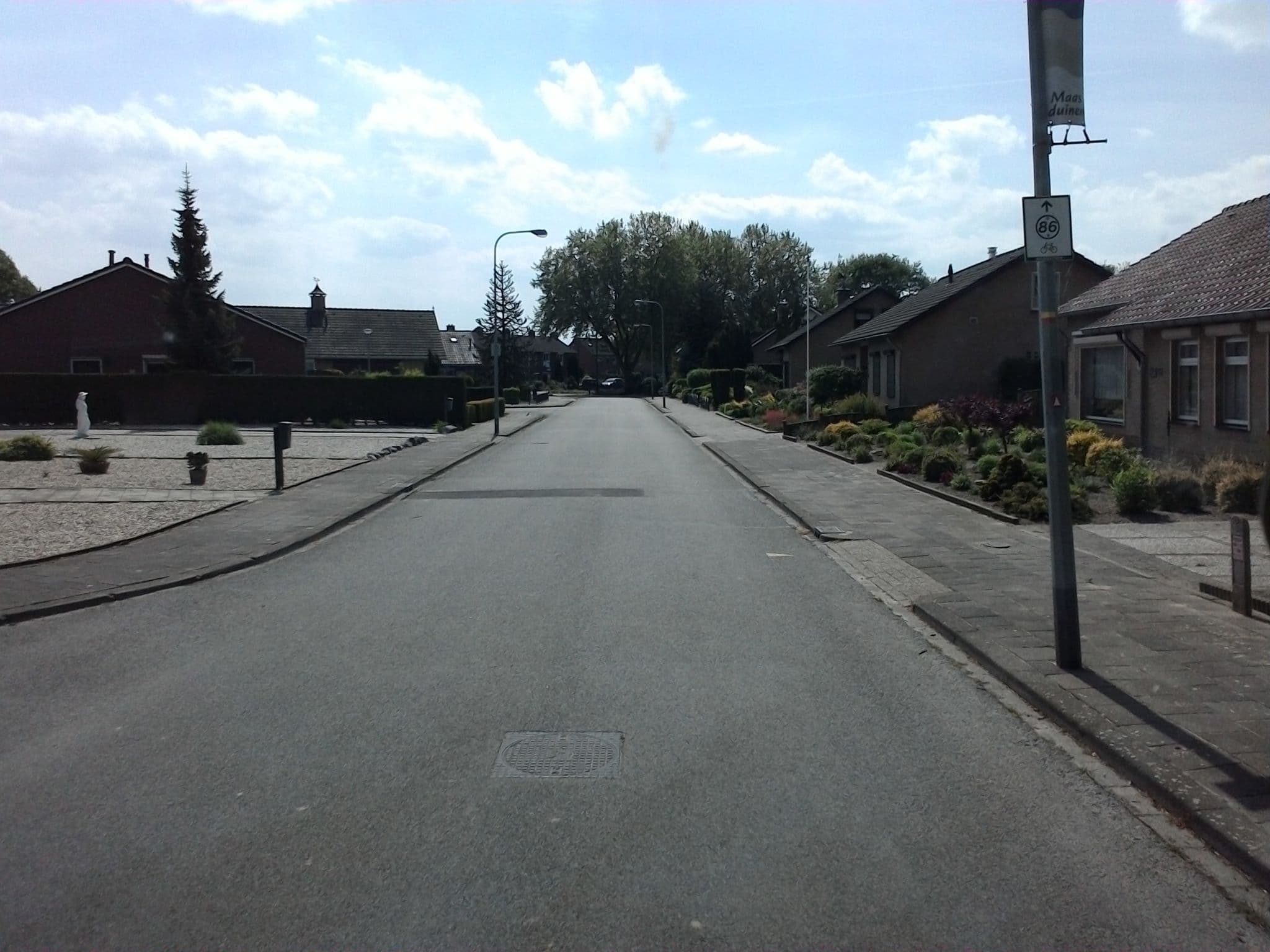 Street view near De Oude Broederij, Nieuw-Bergen — © mprins (CC BY-SA · Mapillary)