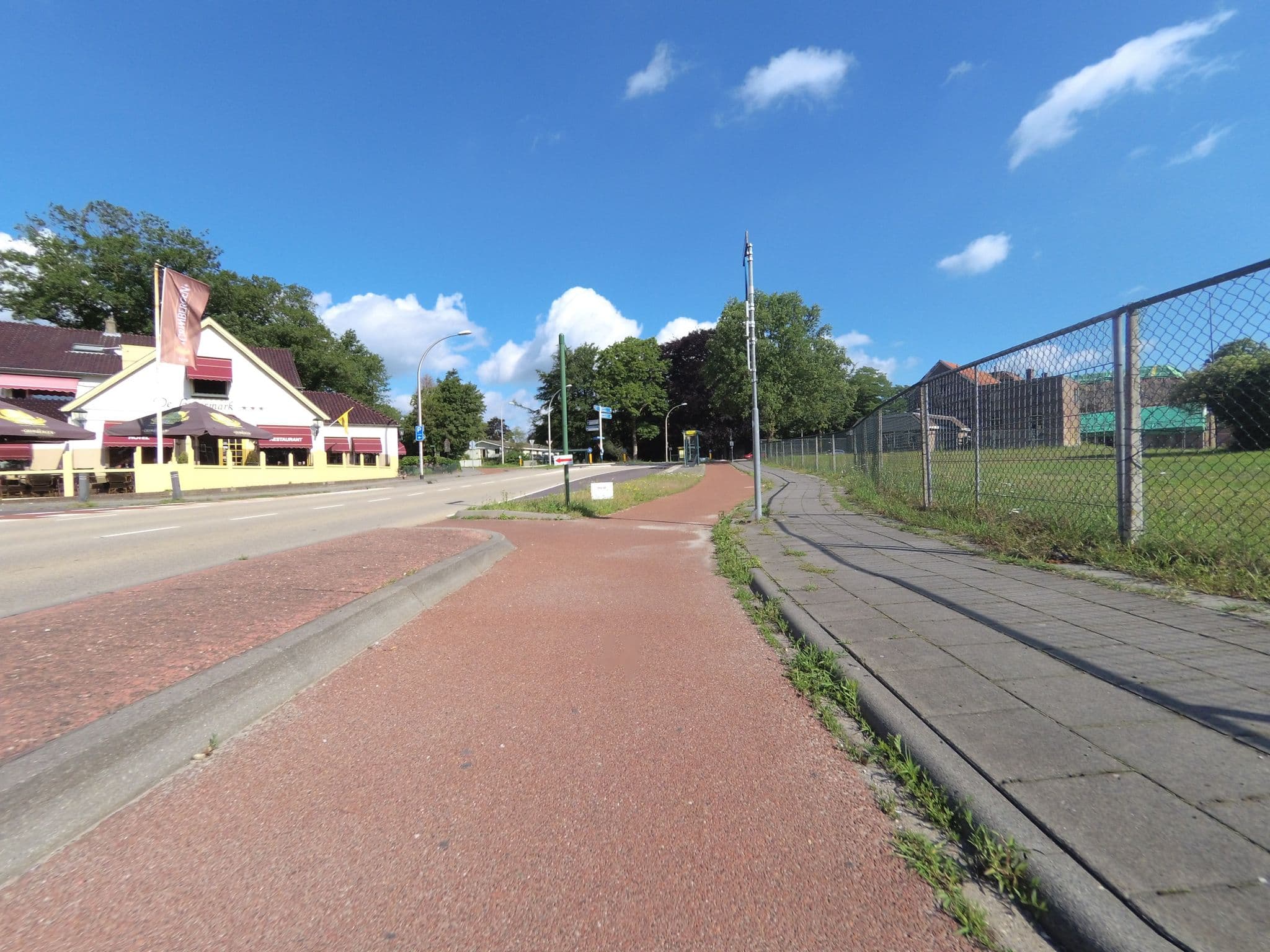 Street view near Hotel De Loenermark Loenen, Loenen — © peewee32 (CC BY-SA · Mapillary)