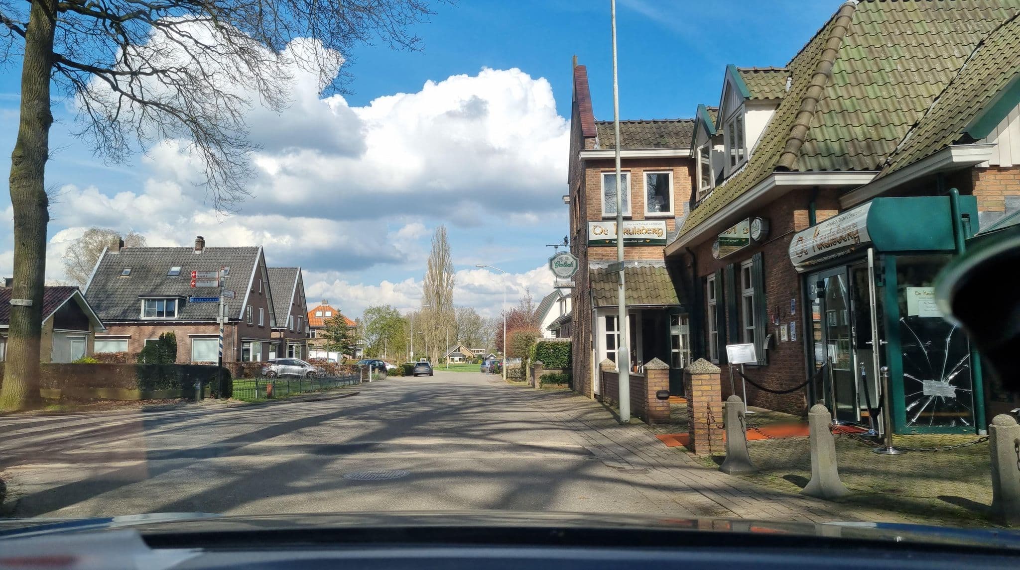 Street view near Hotel De Kruisberg, Doetinchem — © helfrich (CC BY-SA · Mapillary)
