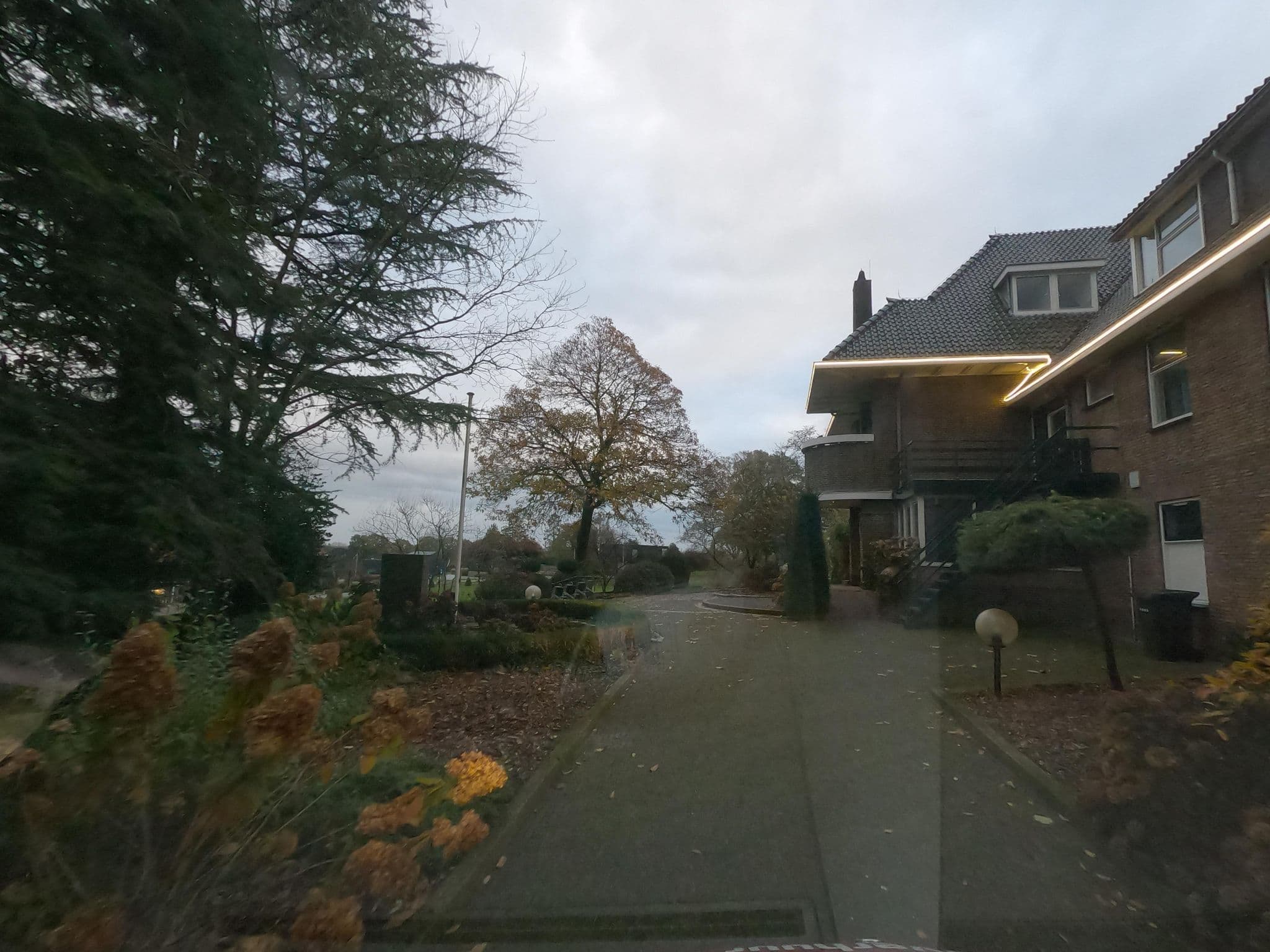 Street view near Restaurant Wyllandrie Hotel Overijssel, Ootmarsum — © jonrellim (CC BY-SA · Mapillary)