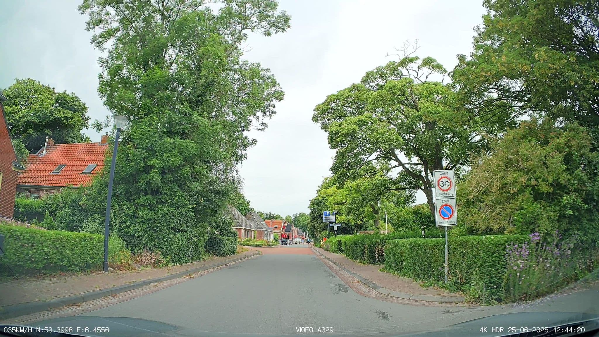 Street view near Dorpshuis, Eenrum — © thewizard (CC BY-SA · Mapillary)