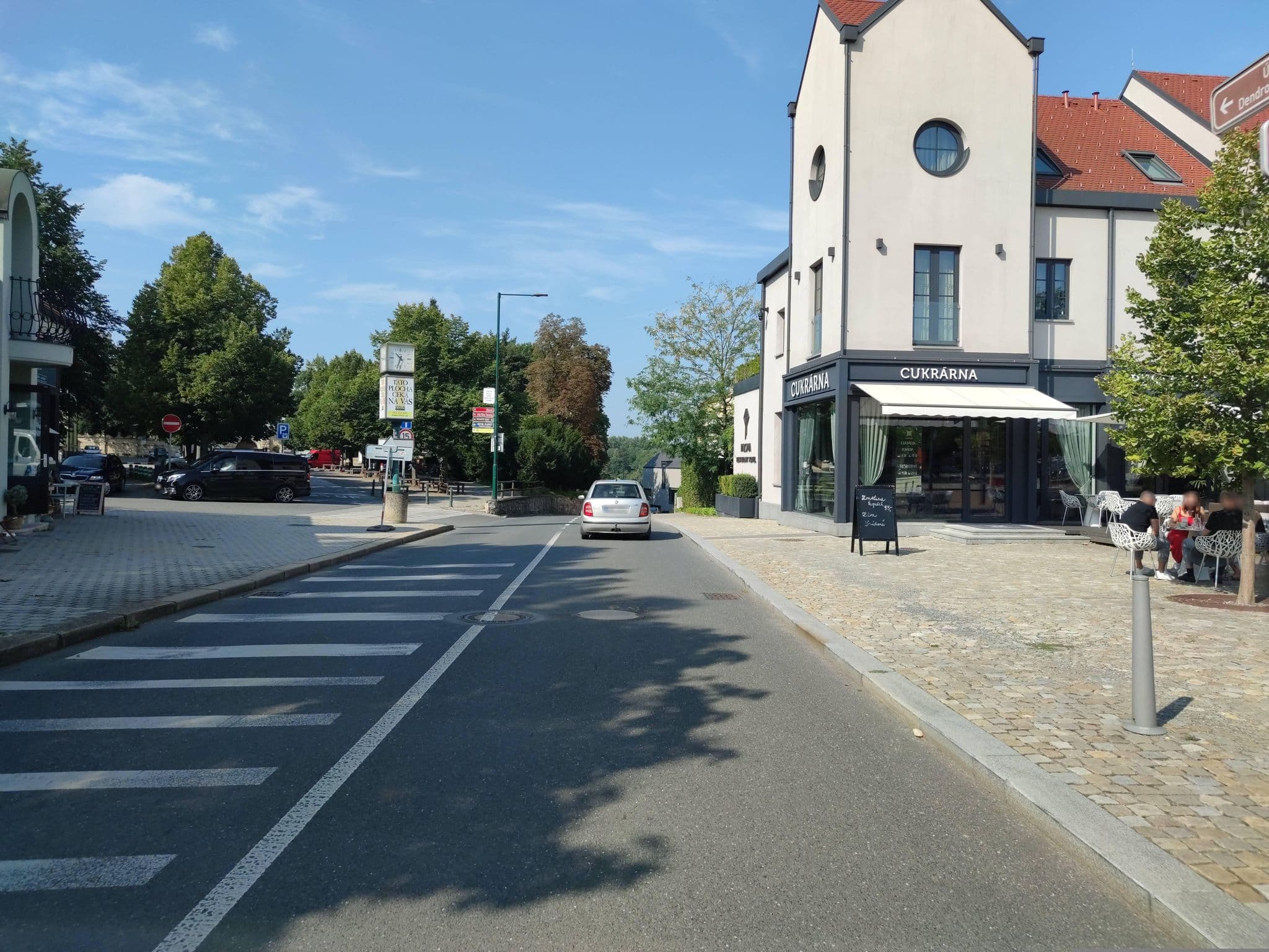 Street view near Boutique hotel a restaurace Paloma, Průhonice — © martinpoljak (CC BY-SA · Mapillary)