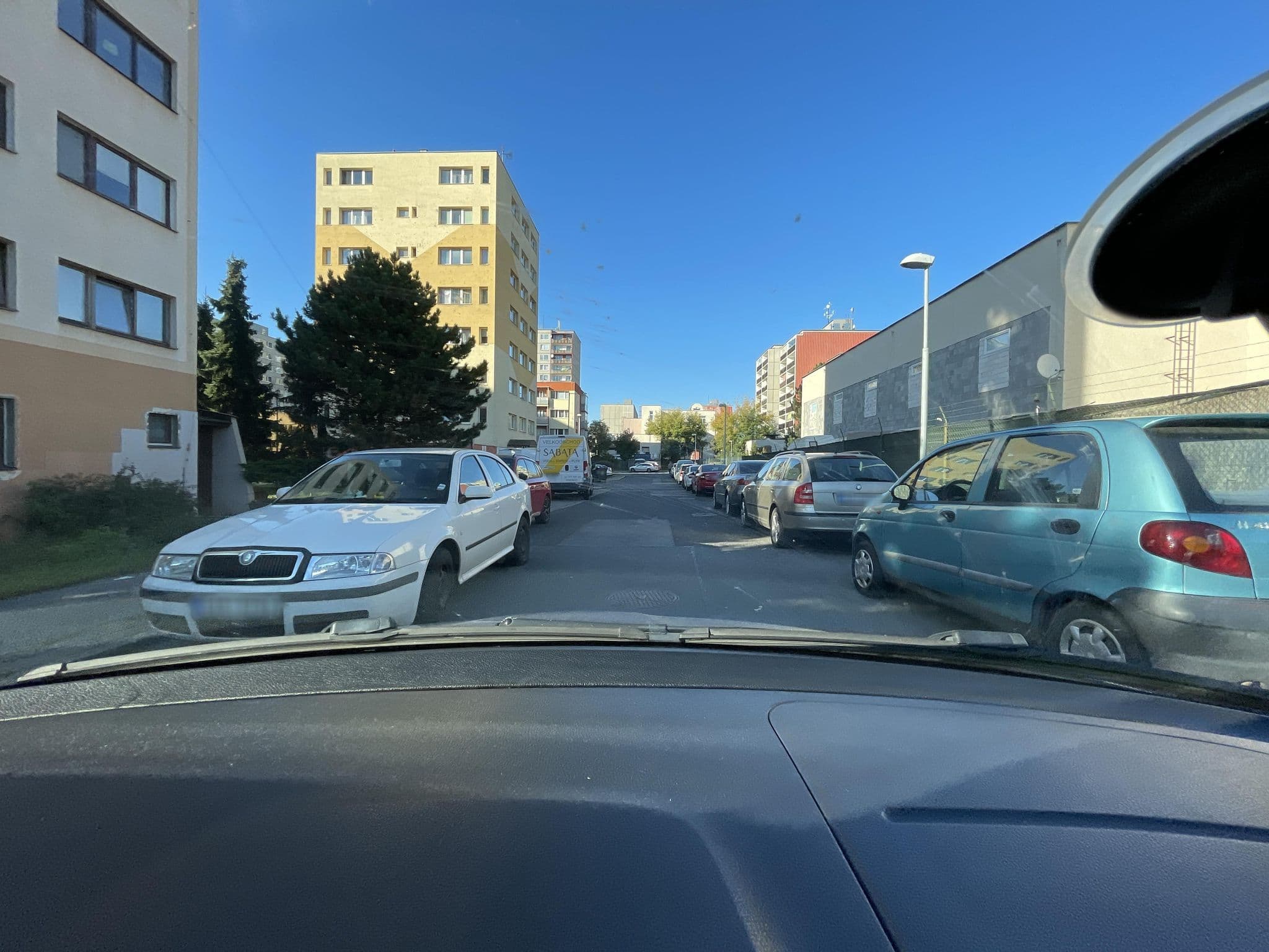 Street view near Legner Hotel Praha - Libus, Libuš — © cageythree (CC BY-SA · Mapillary)