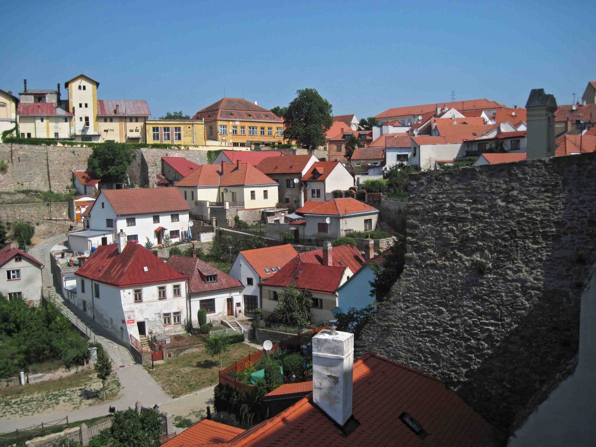 Street view near Chalupa Na Hradbach, Znojmo — © rootie (CC BY-SA · Mapillary)