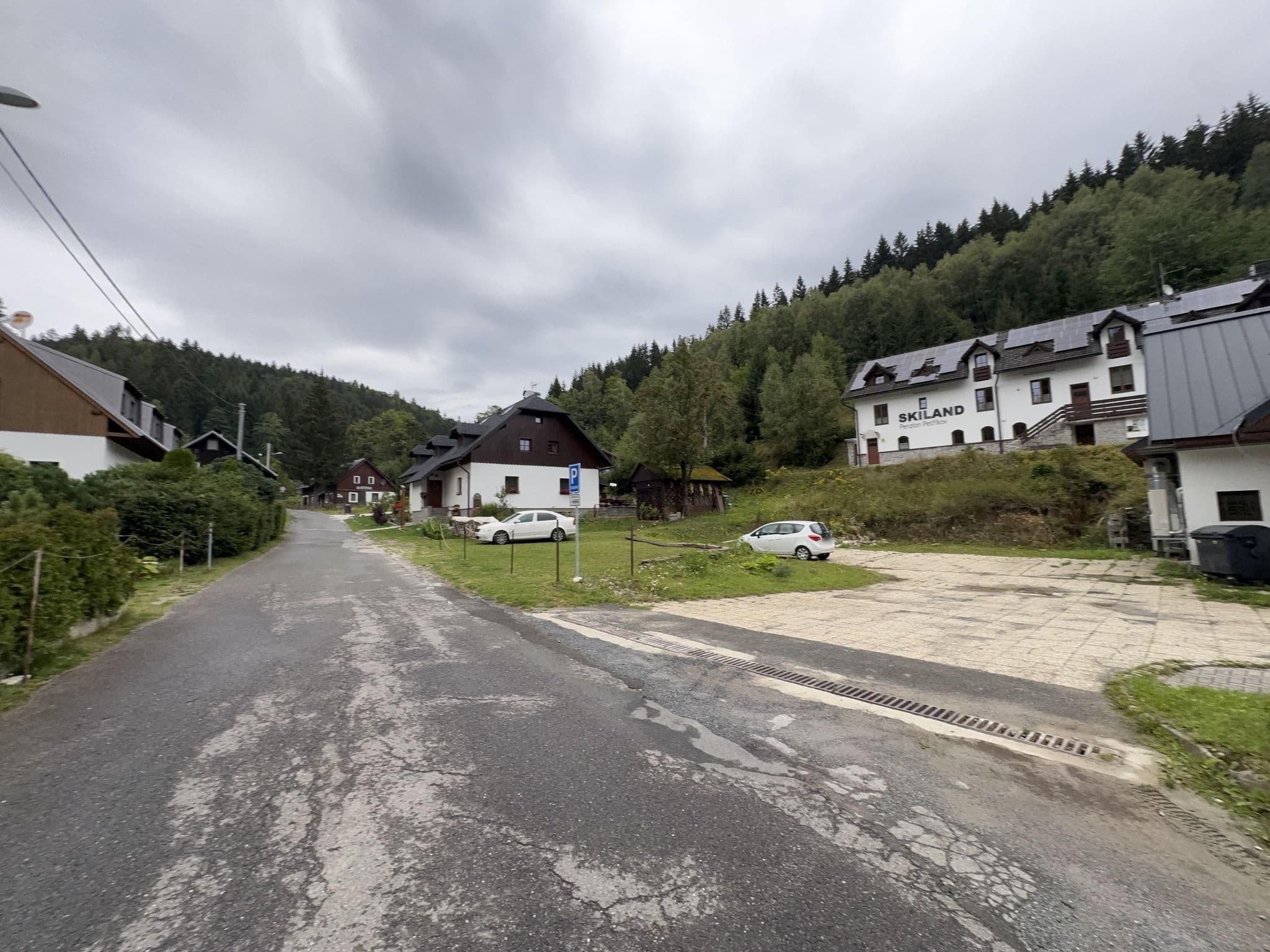 Street view near Penzion Eliška, Lipová-lázně — © ondrejlopatka (CC BY-SA · Mapillary)