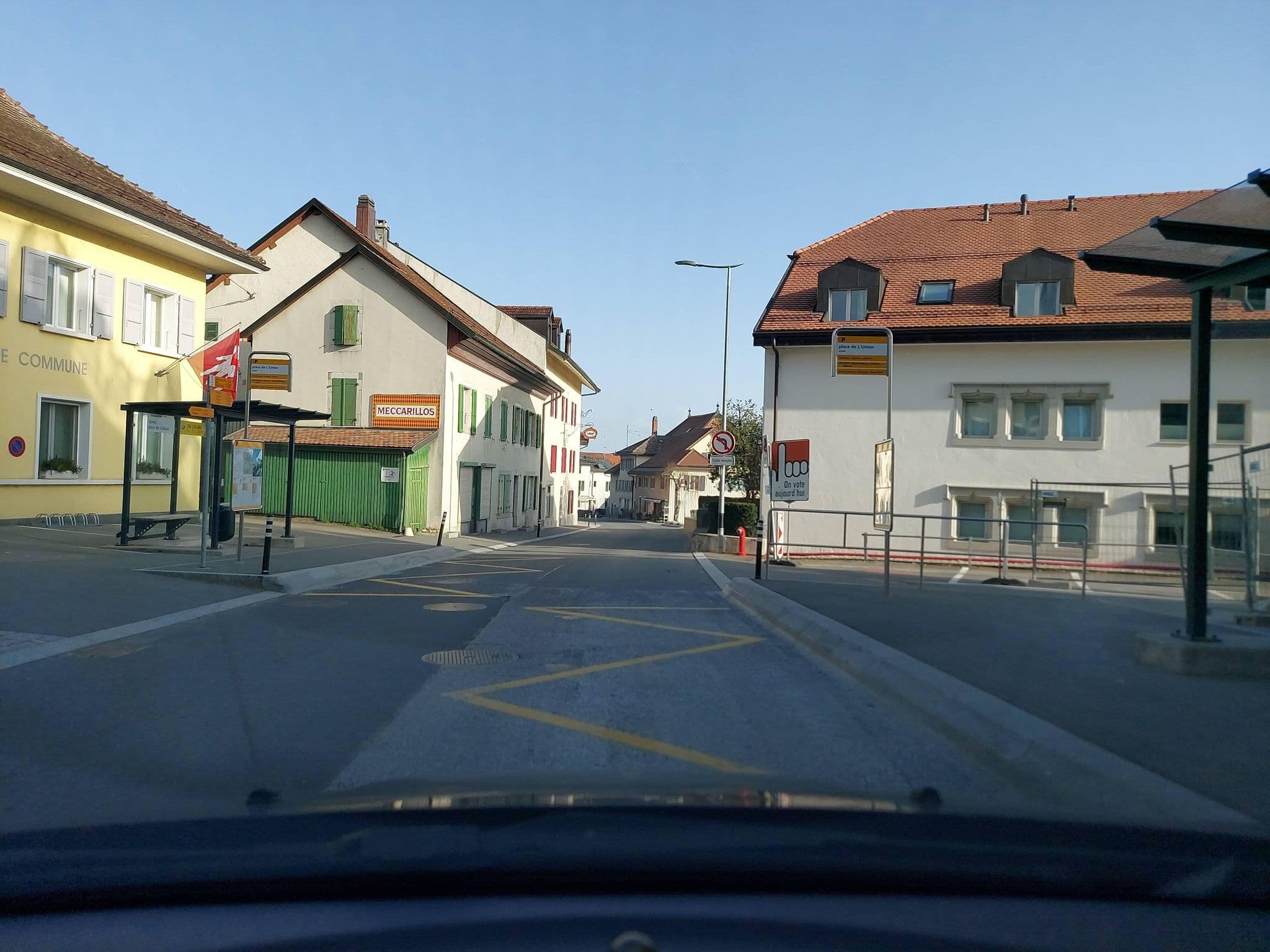 Street view near Hôtel Cafe-Restaurant de l'Union, Gimel — © Maximilien (CC BY-SA · Mapillary)