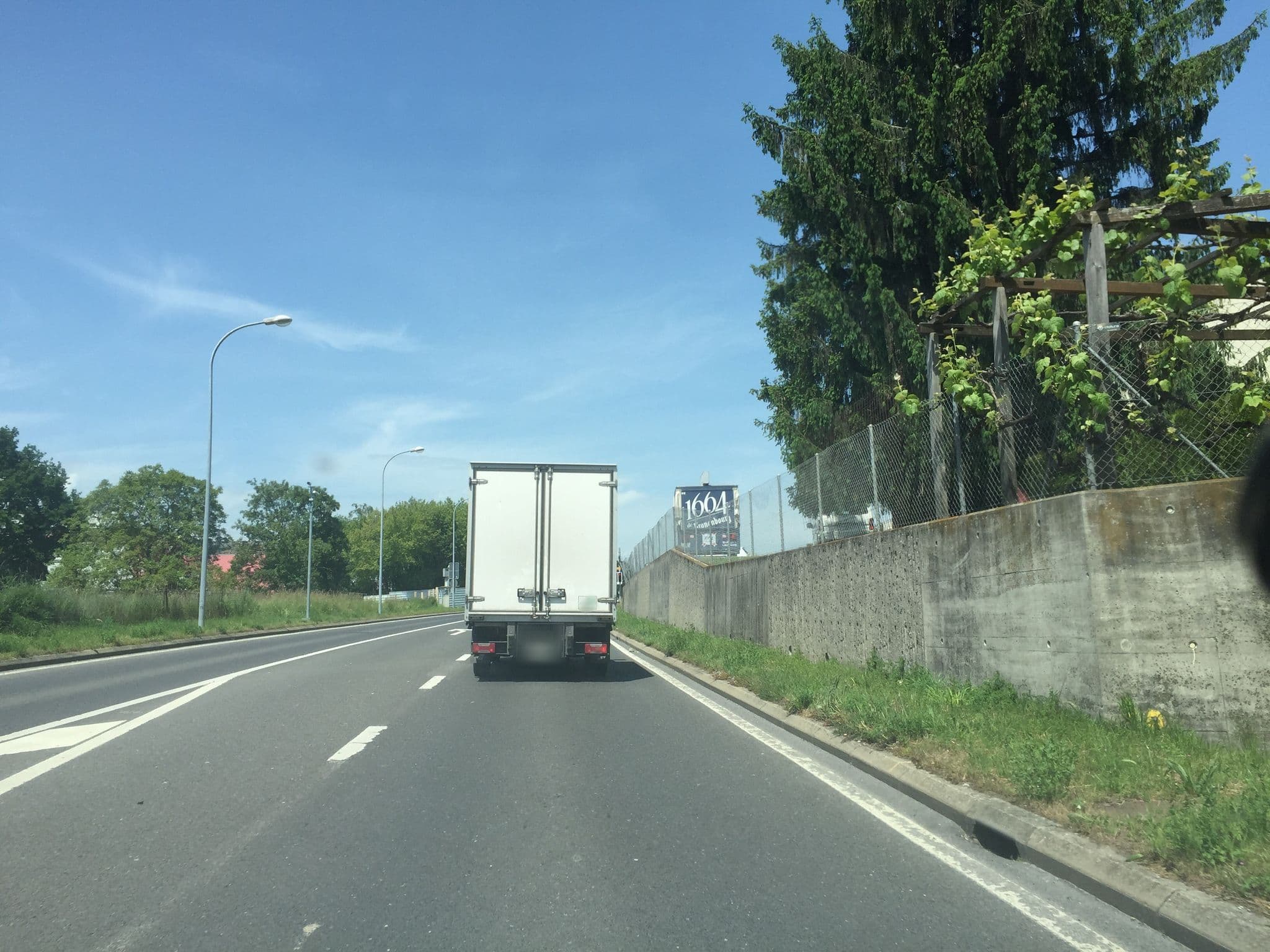 Street view near Hotel Discovery, Crissier — © sburlot (CC BY-SA · Mapillary)