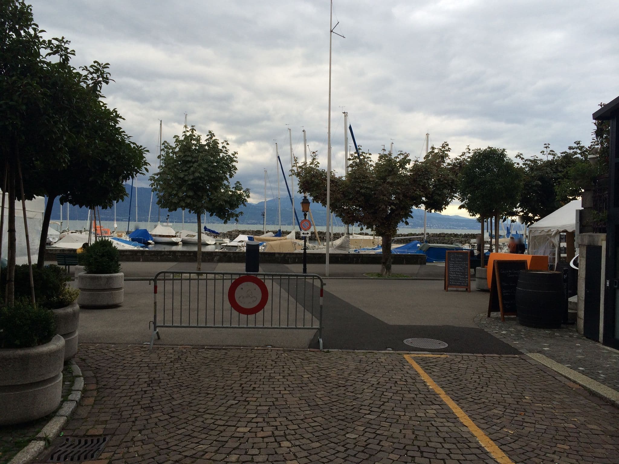 Street view near Lake view Hotel Le Rivage Lutry-Lausanne-Lavaux, Lutry — © comstar (CC BY-SA · Mapillary)
