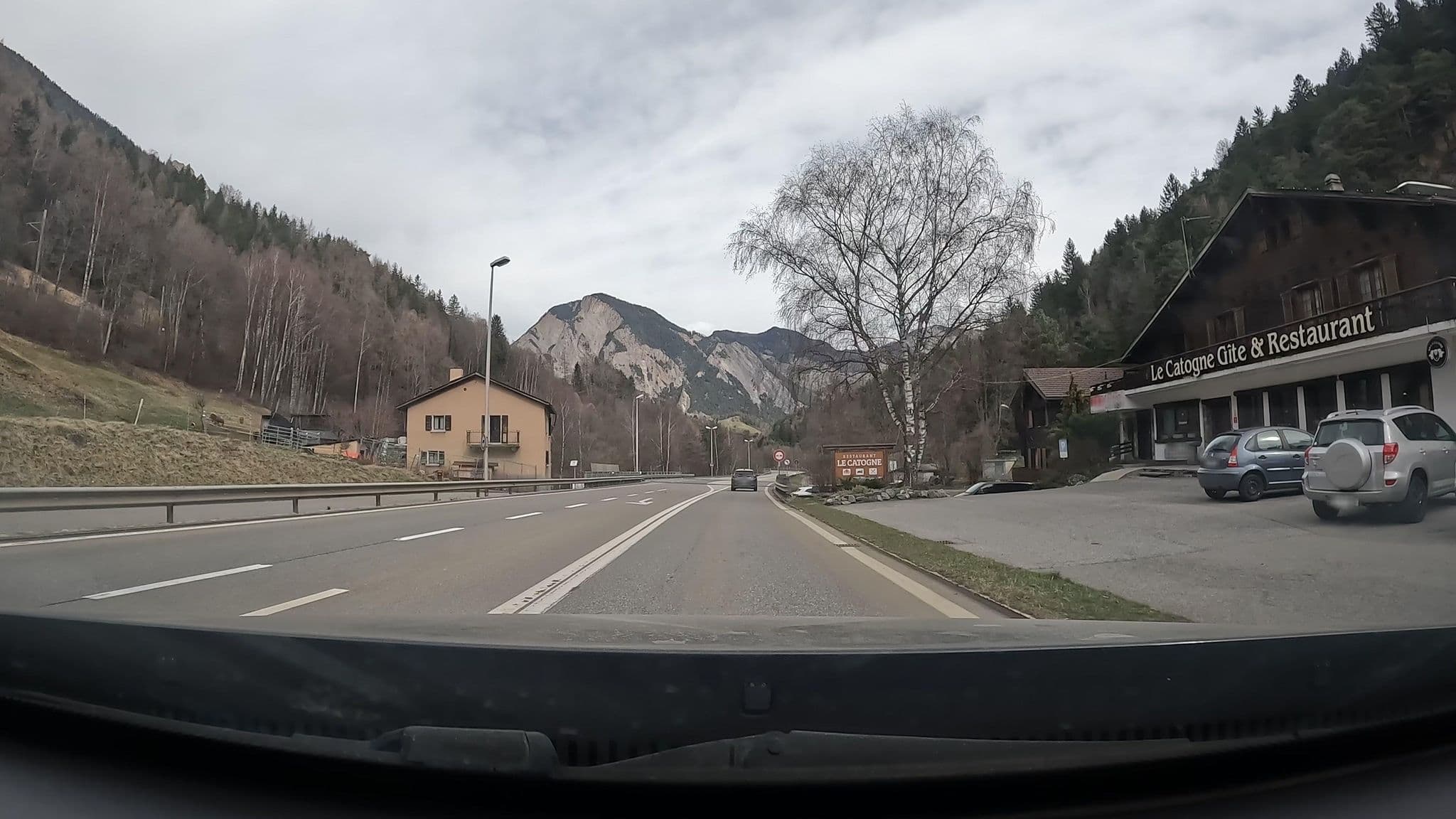 Street view near Le Catogne, Orsières — © vinisa (CC BY-SA · Mapillary)