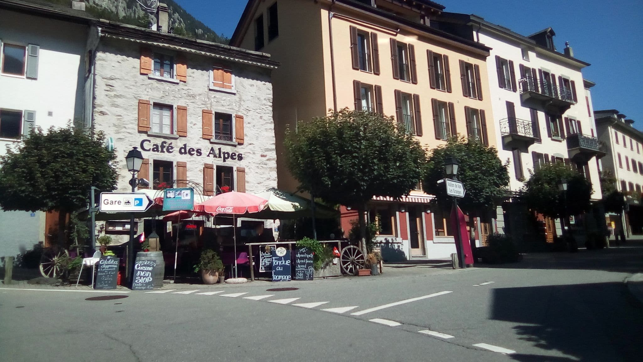 Street view near Auberge de Salanfe, Salvan — © randalf (CC BY-SA · Mapillary)