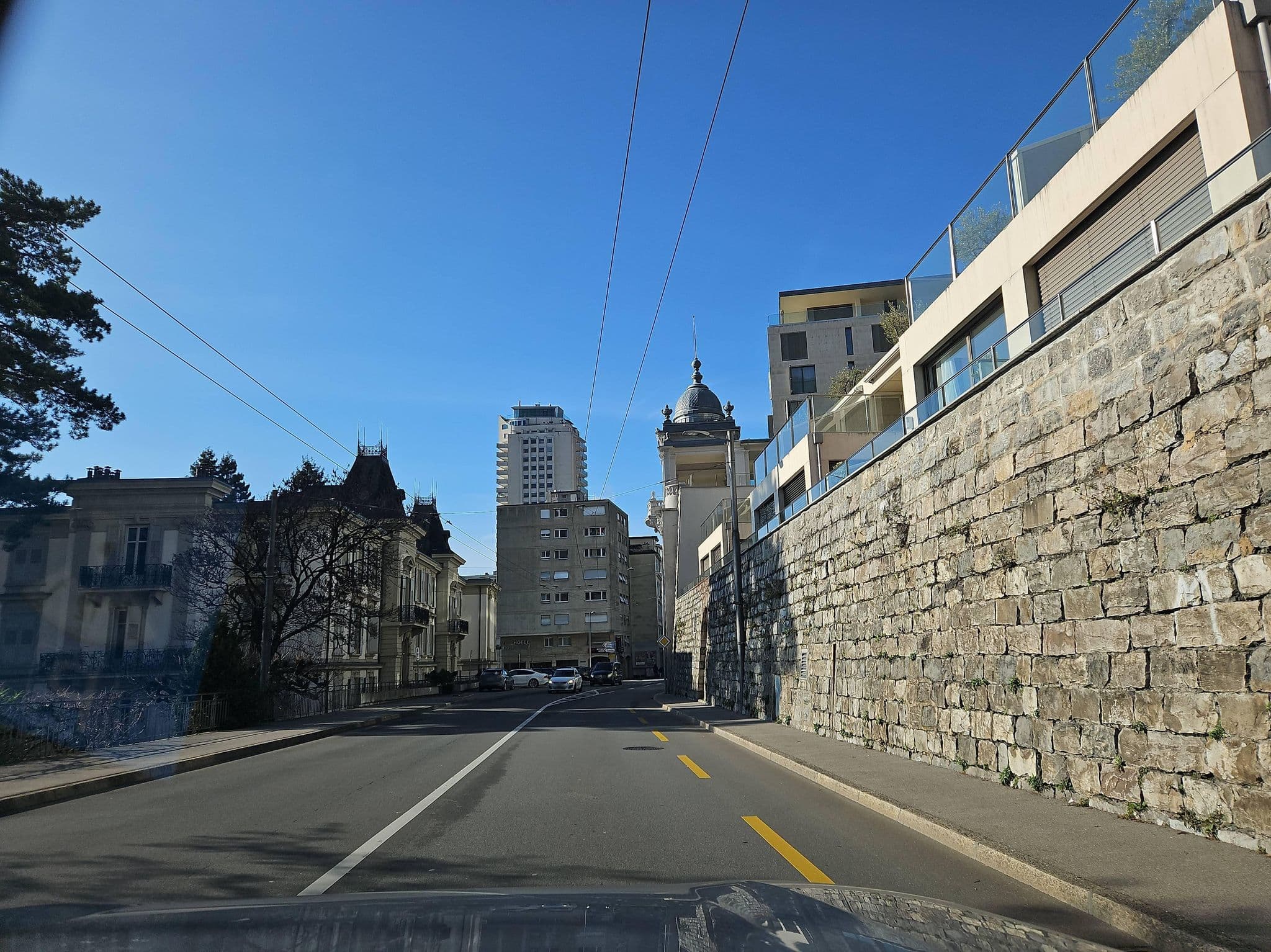 Street view near Le National, Montreux — © Yha1 (CC BY-SA · Mapillary)