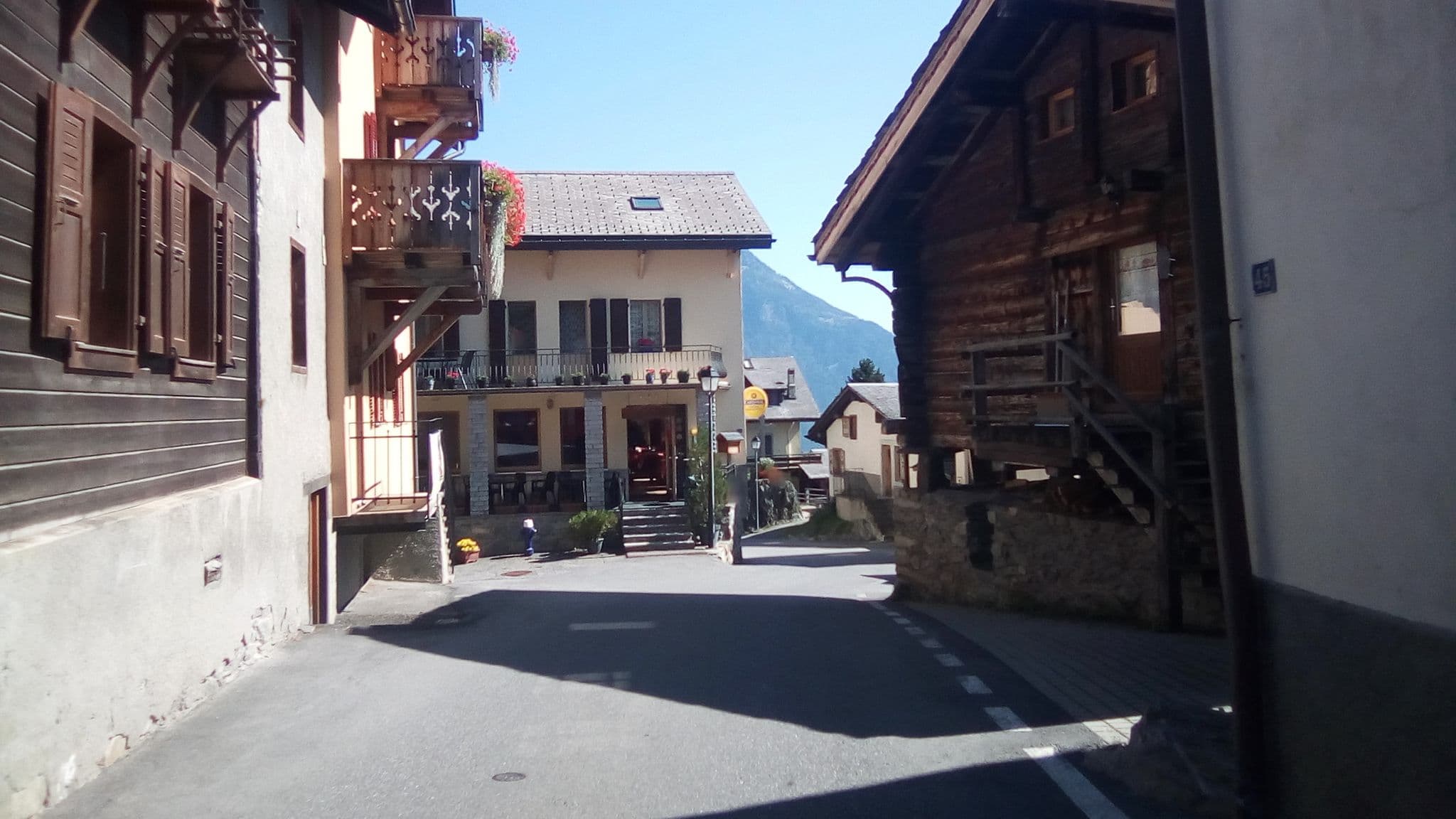 Street view near Le Yeti, Salvan — © randalf (CC BY-SA · Mapillary)