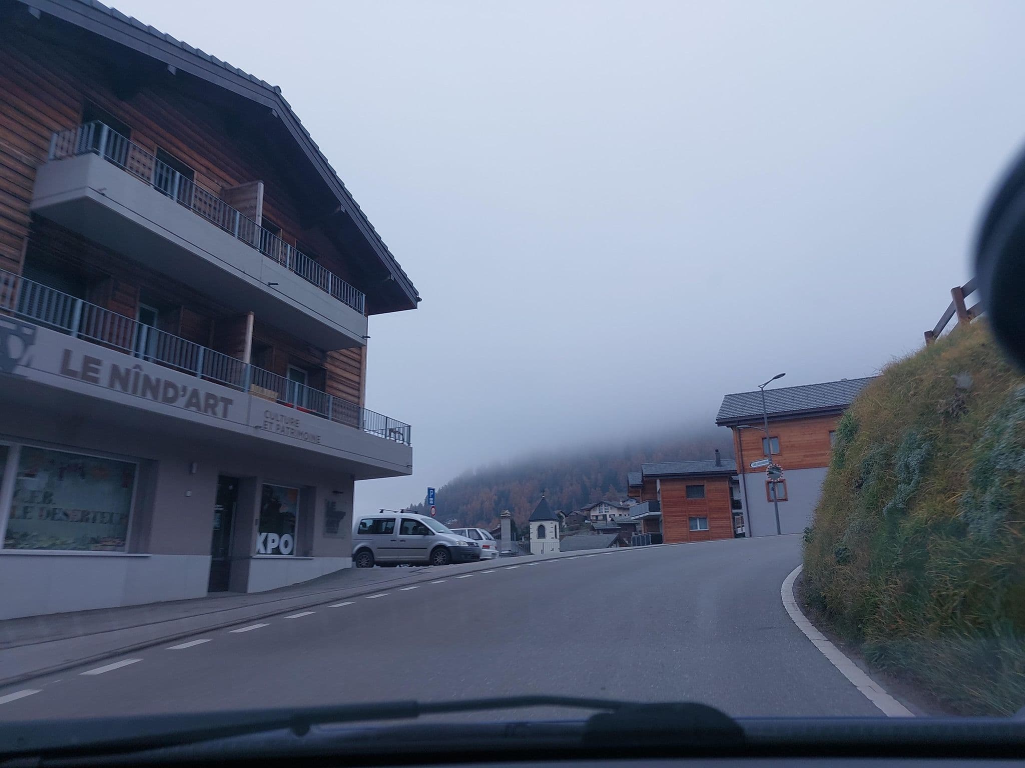 Street view near Toko Chalet Hotel, Basse-Nendaz — © Balbenar (CC BY-SA · Mapillary)
