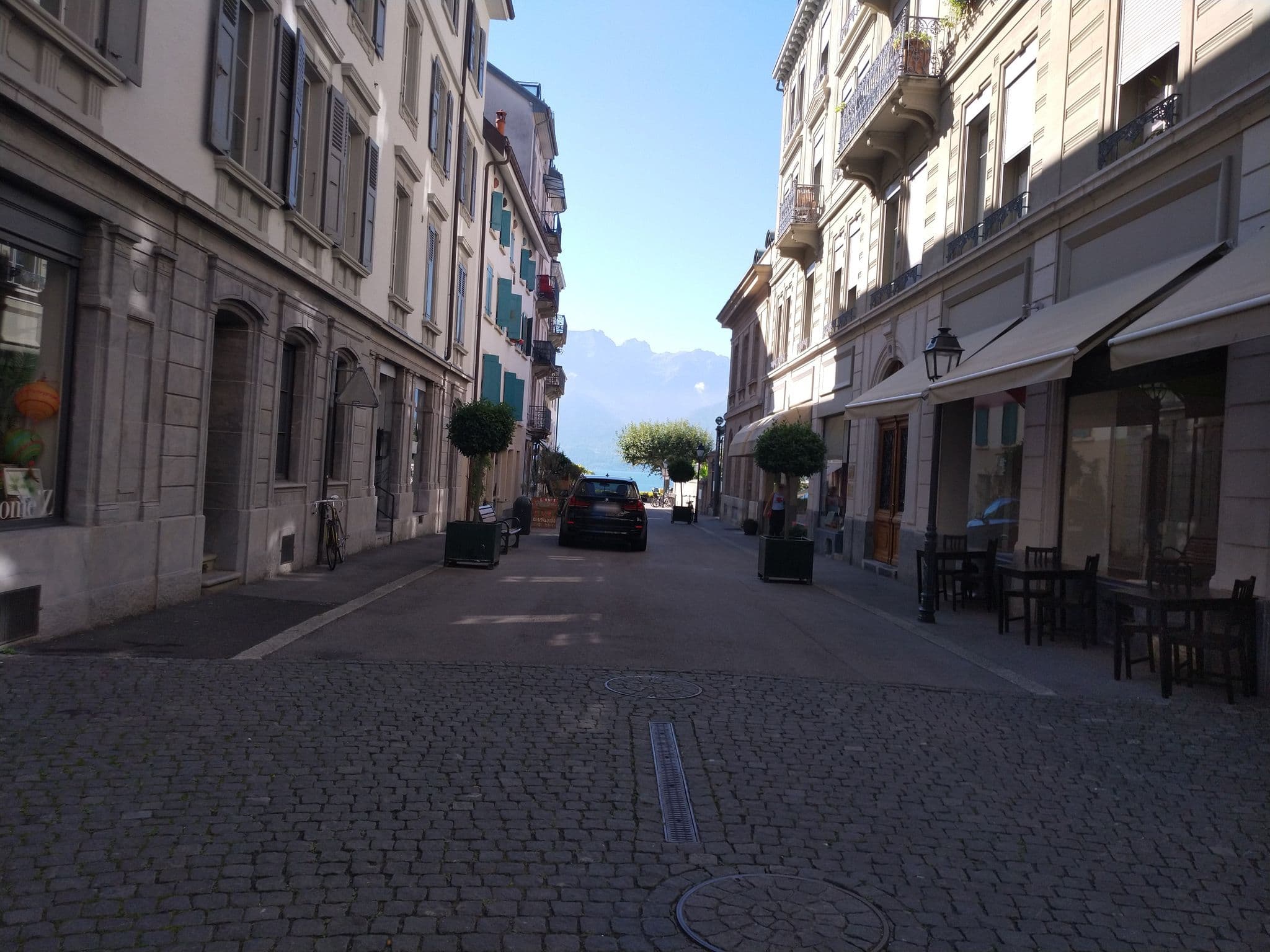 Street view near Société de l'Hôtel des Trois Couronnes, à Vevey, SA, Vevey — © pablopita (CC BY-SA · Mapillary)