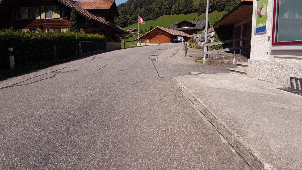 Street view near Bären Hotel Kiental, Frutigen — © trac71 (CC BY-SA · Mapillary)