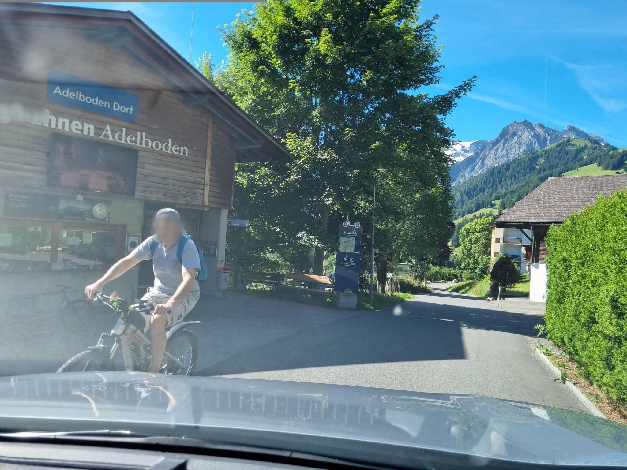 Street view near Ferienwohnung Anemone, Adelboden — © Yha1 (CC BY-SA · Mapillary)