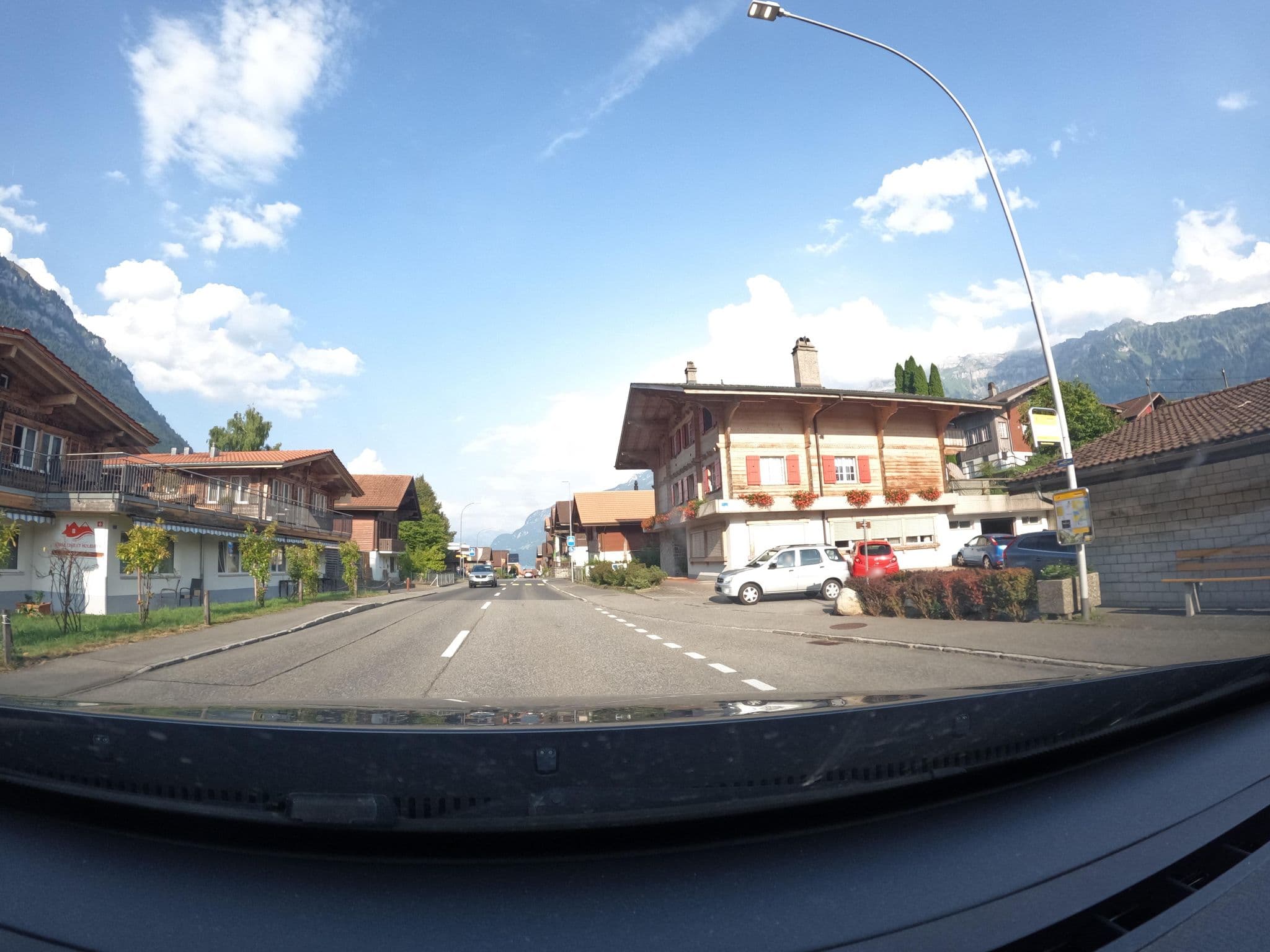 Street view near Chalet Swiss Holidays, Ringgenberg — © vinisa (CC BY-SA · Mapillary)