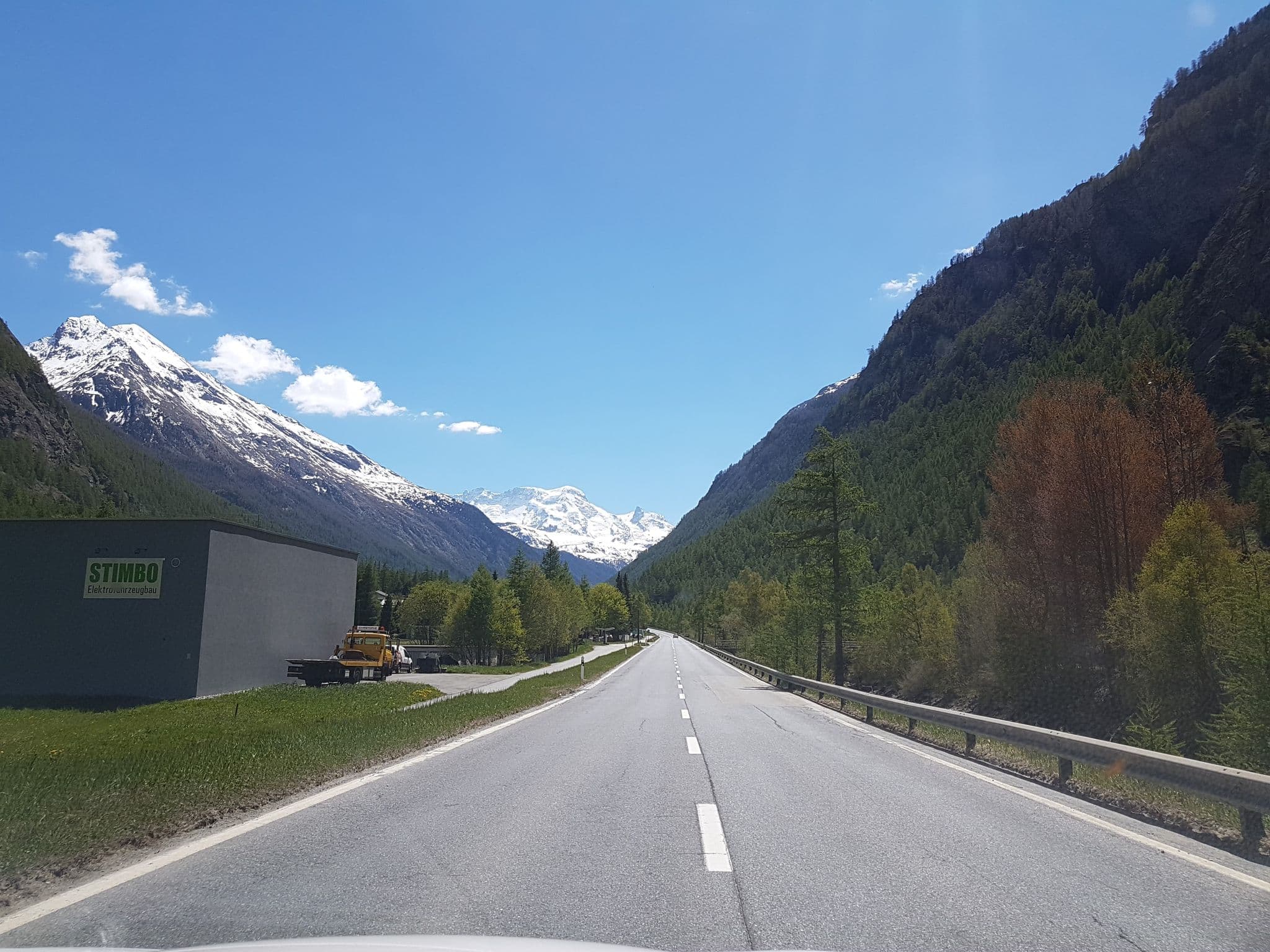 Street view near Matterhorn Golf Hotel und Restaurant La Tana, Monticelli & Co, Sankt Niklaus — © jopparn (CC BY-SA · Mapillary)