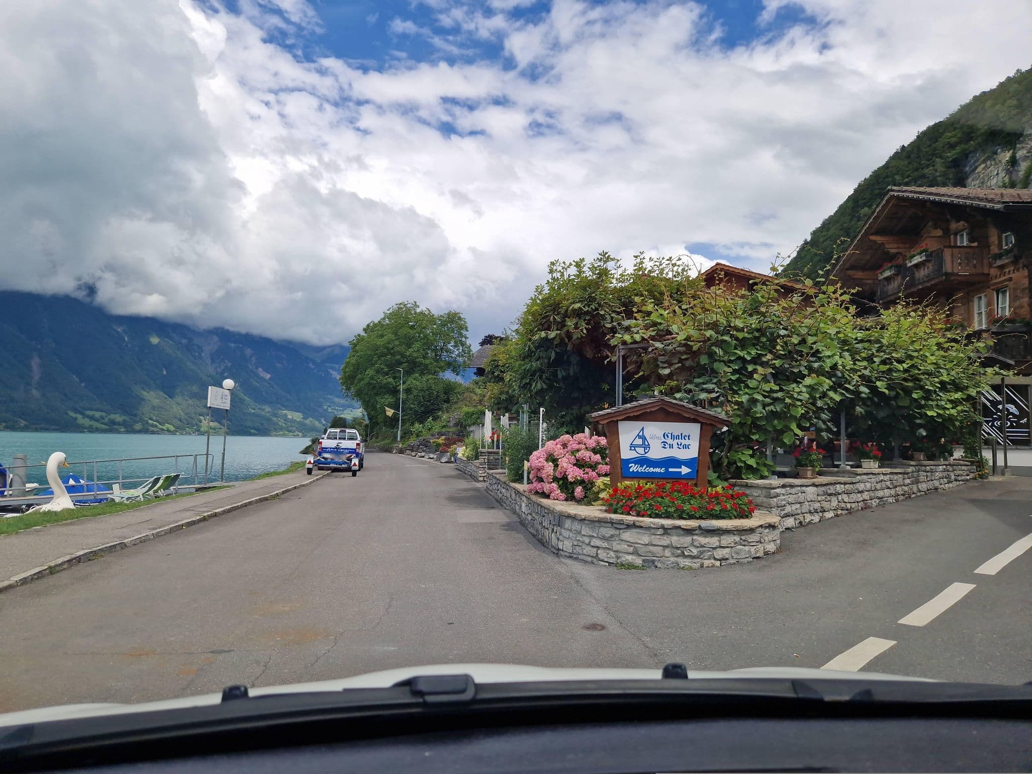 Street view near Rasta’s Room - Hotel Chalet Du Lac, Ringgenberg — © chrisbeddow (CC BY-SA · Mapillary)