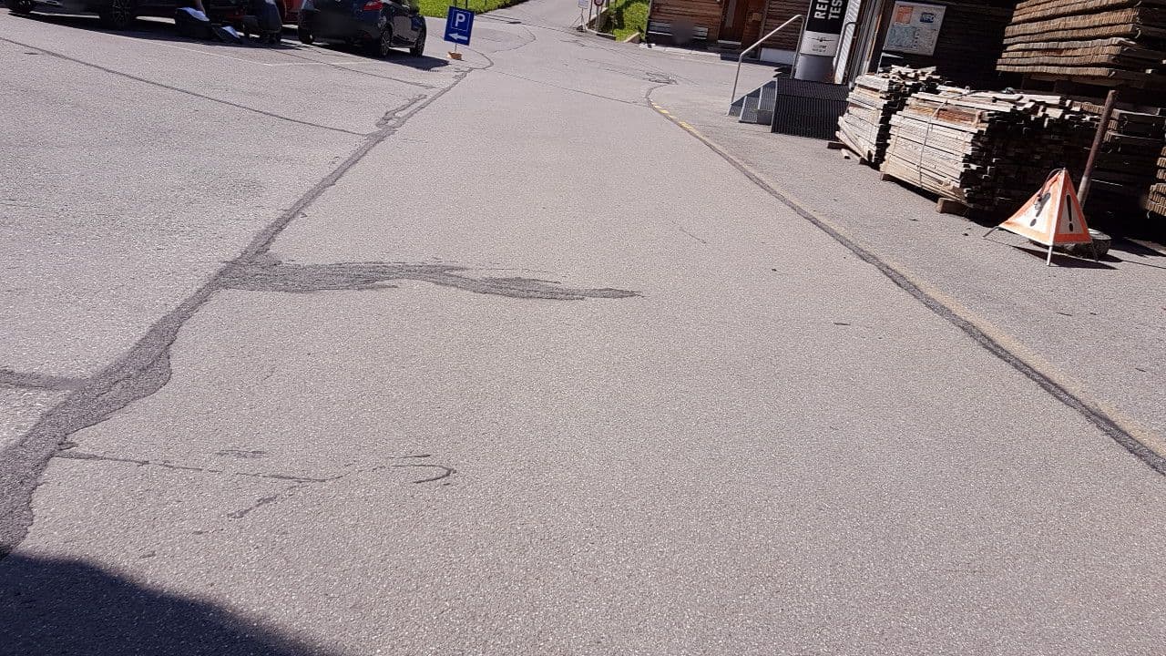 Street view near Gasthaus Elsigbach, Adelboden — © trac71 (CC BY-SA · Mapillary)