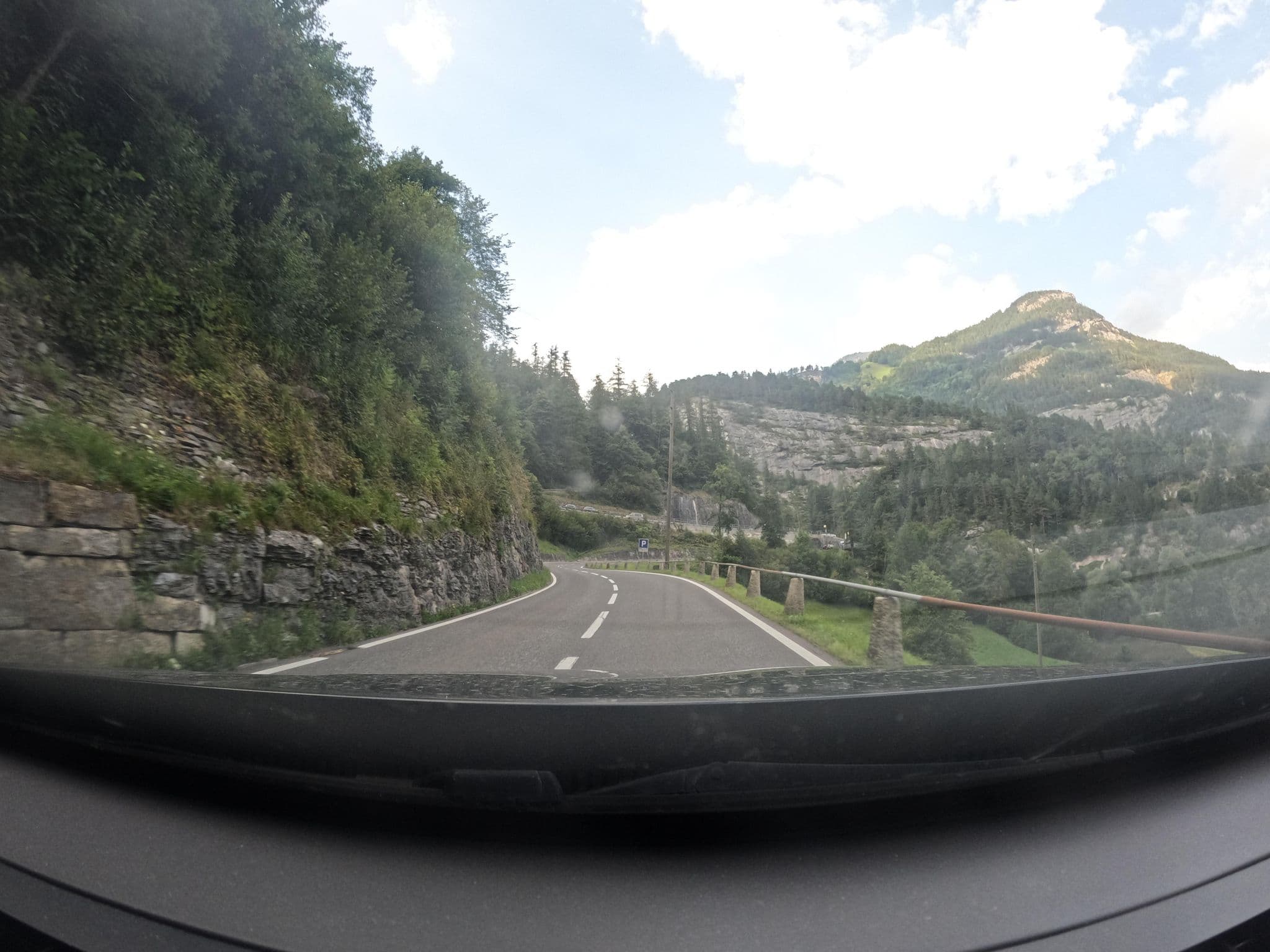 Street view near Hotel Alpina - Ritzli-pub Jürg Wüthrich, Meiringen — © vinisa (CC BY-SA · Mapillary)
