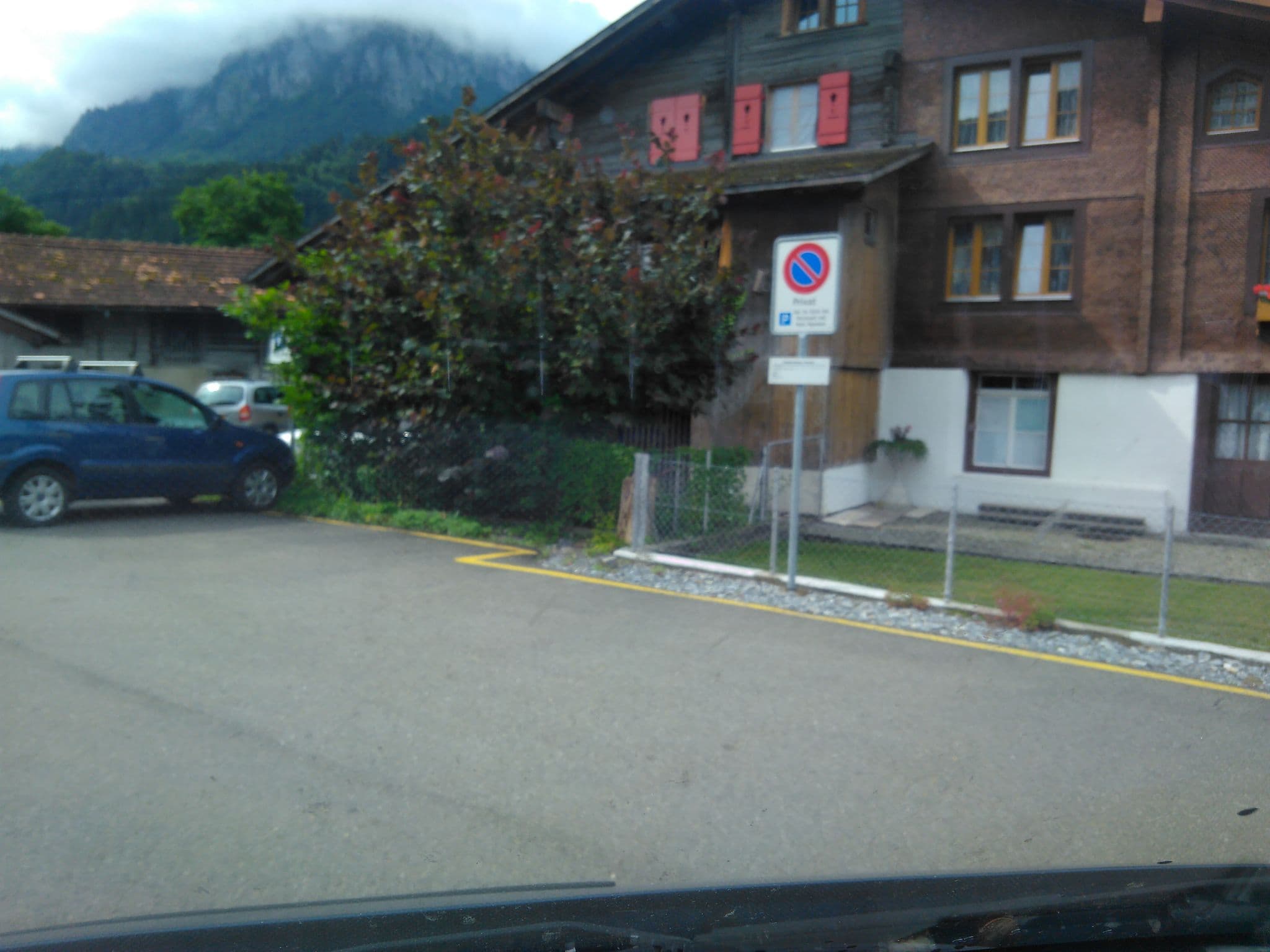 Street view near Lucis Wohlfühlzimmer, Meiringen — © mknight (CC BY-SA · Mapillary)