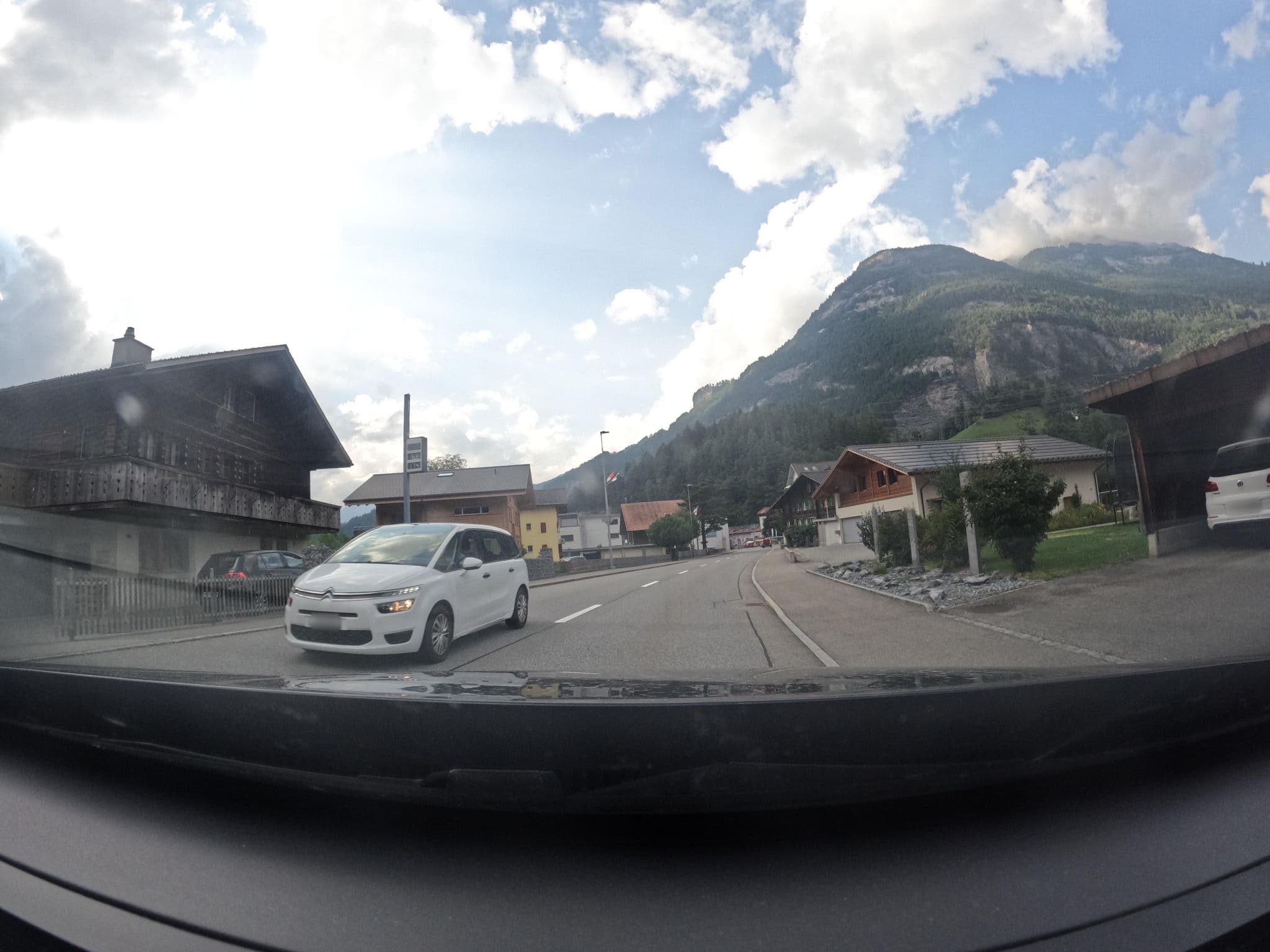Street view near Hotel Engstlenalp, Meiringen — © vinisa (CC BY-SA · Mapillary)