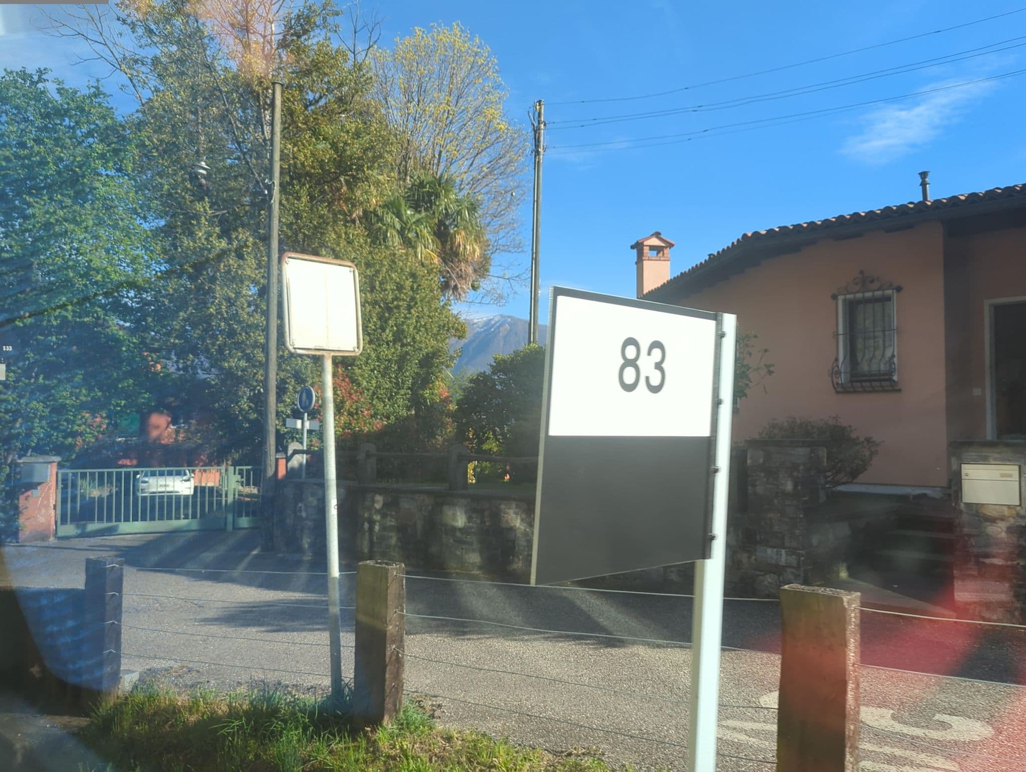 Street view near Charme Hotel Barbatè, Verscio — © oeschinen (CC BY-SA · Mapillary)