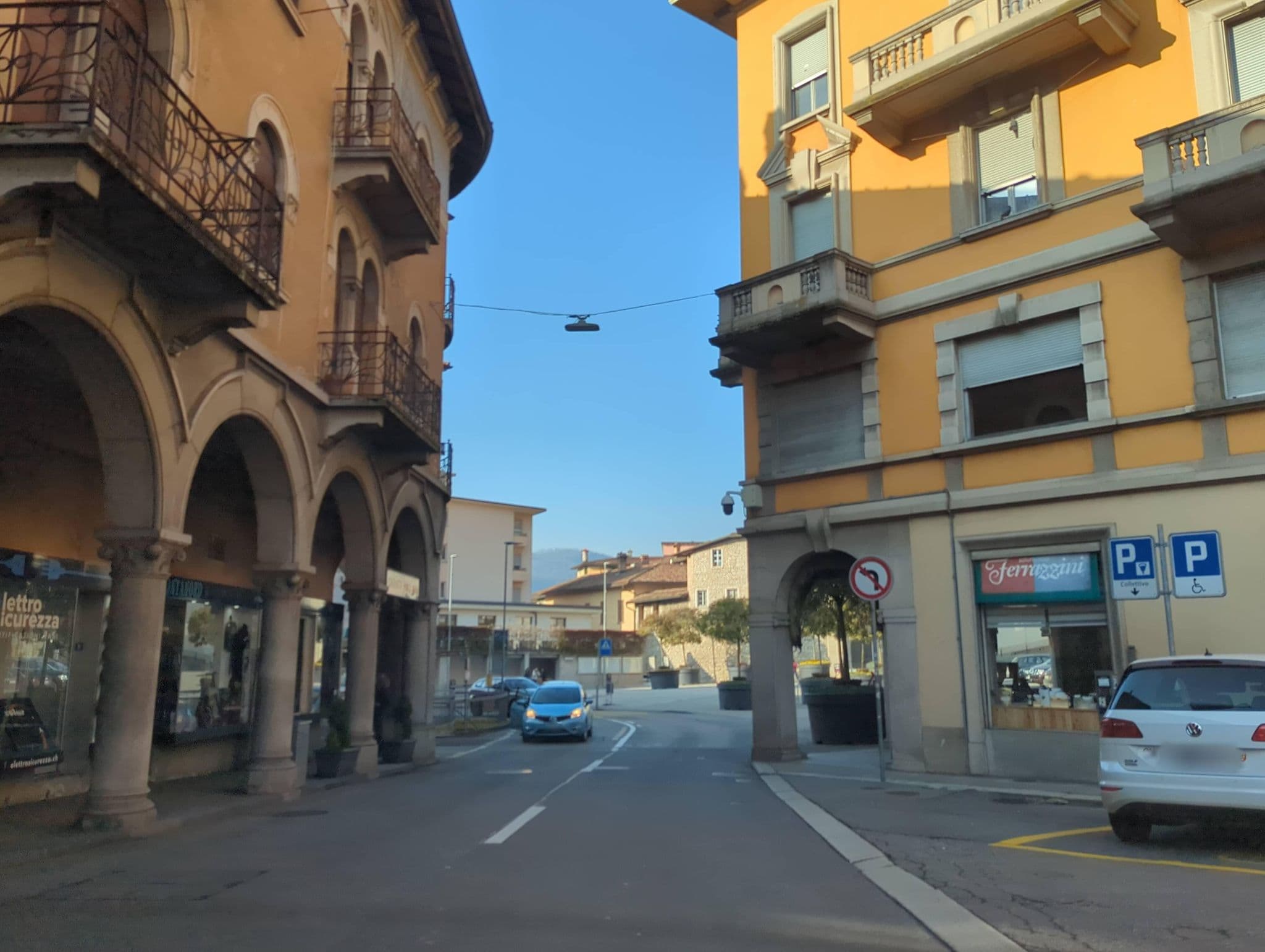 Street view near Bar Commercio, Mendrisio — © ivanbranco (CC BY-SA · Mapillary)