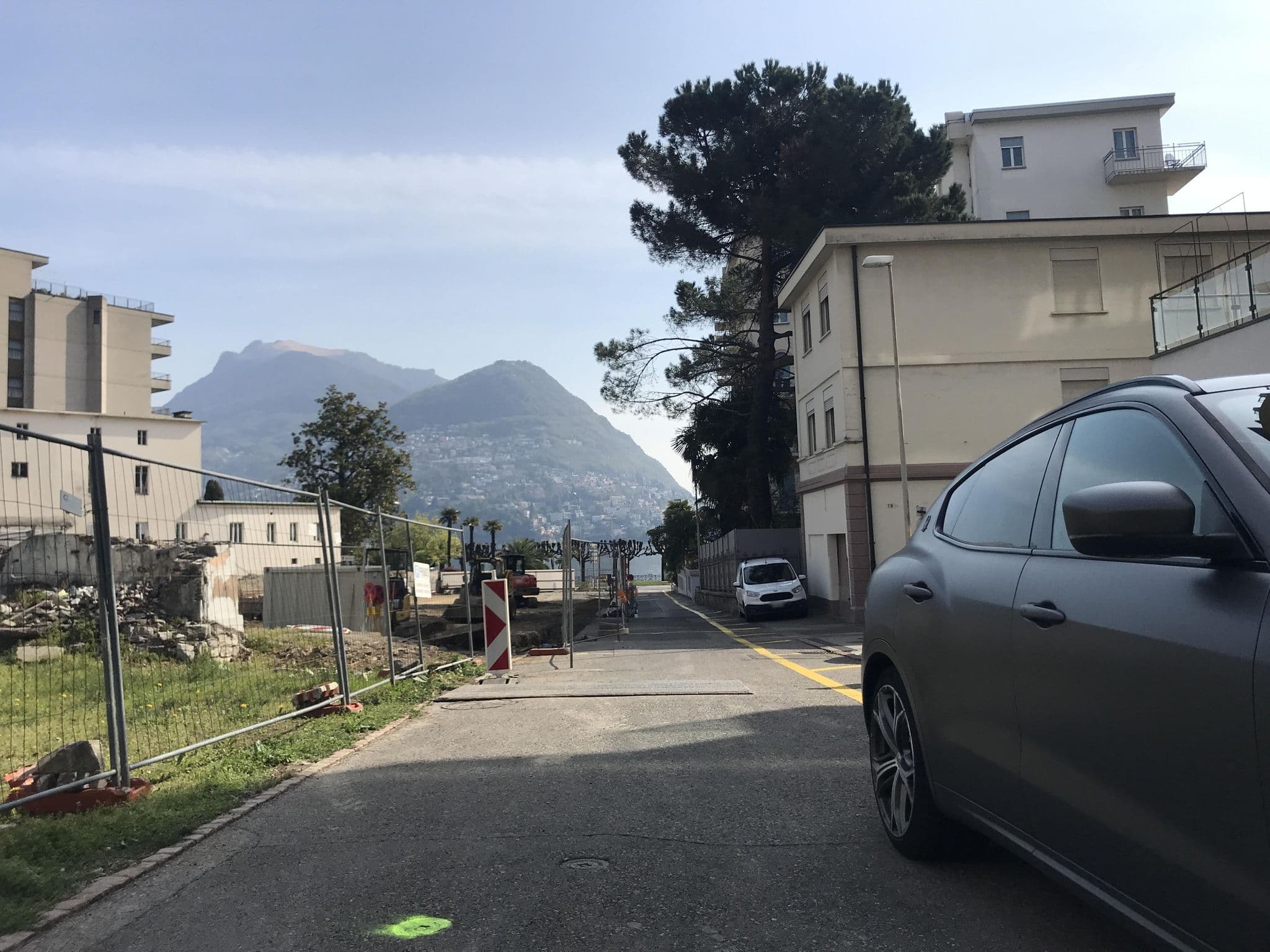 Street view near Dan Hotel, Sorengo — © miguel_andrade (CC BY-SA · Mapillary)