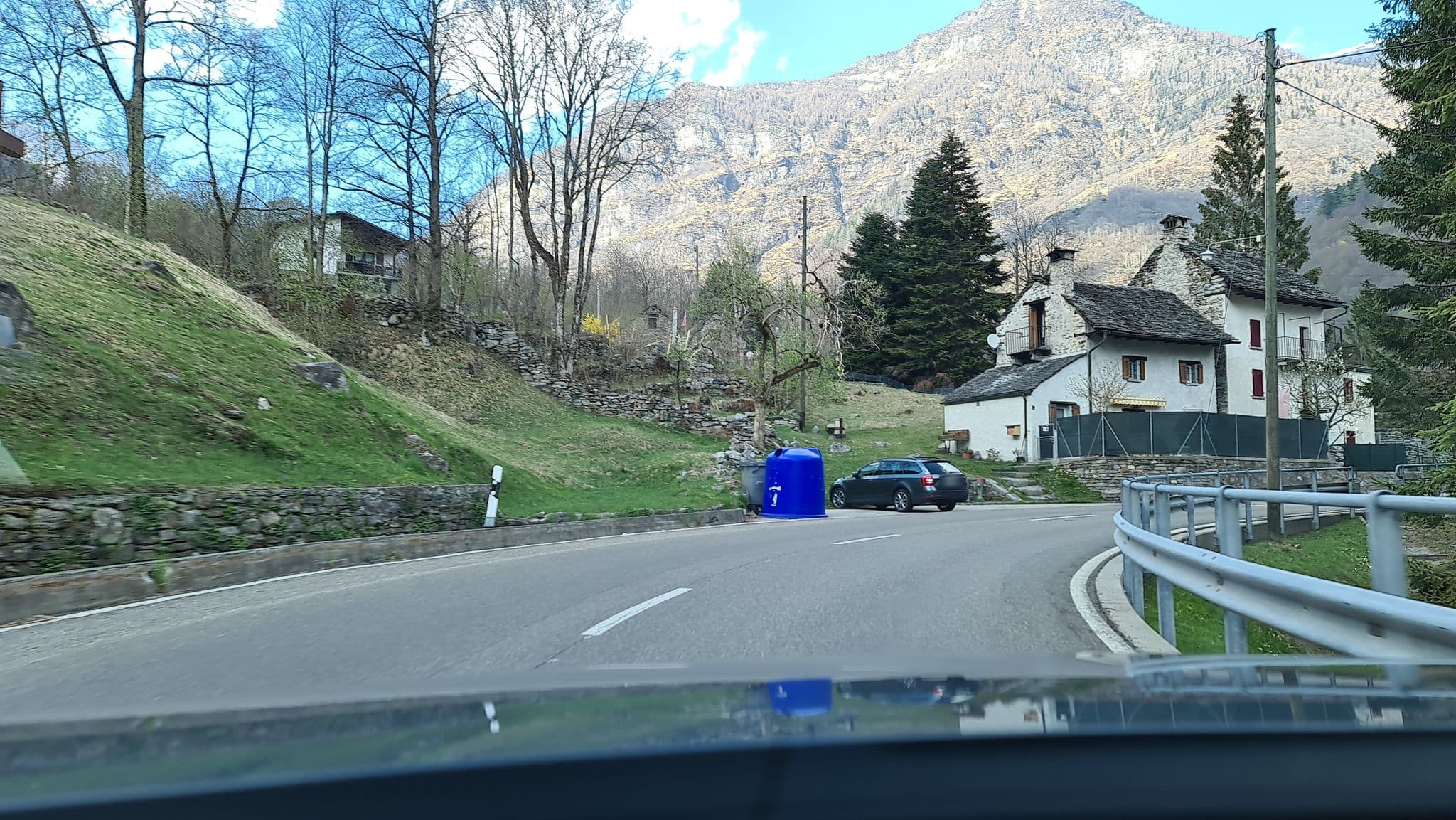 Street view near Cà Ala Cros, Lavertezzo — © alexanderar (CC BY-SA · Mapillary)