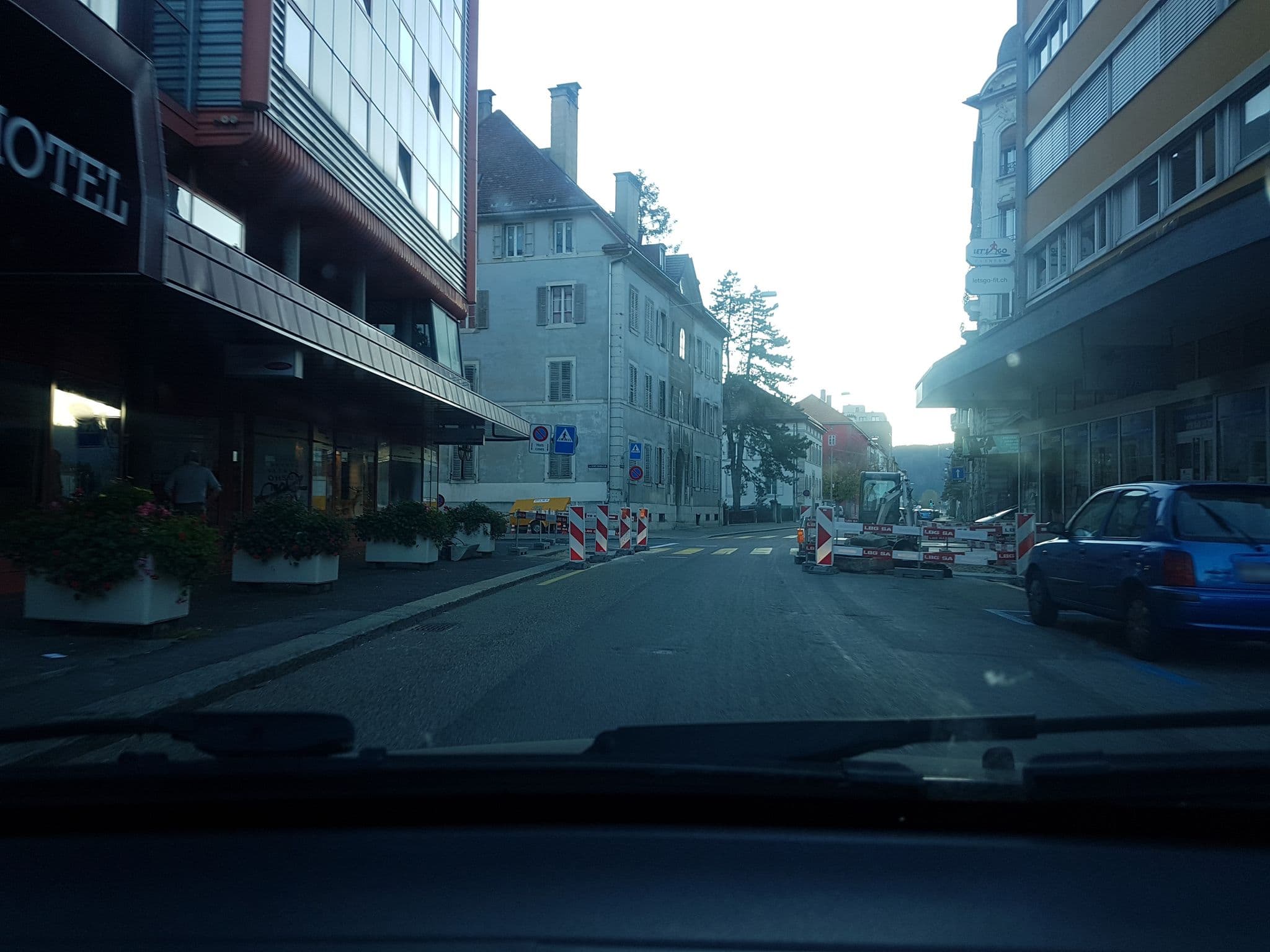 Street view near Hôtel des 3 rois, Le Locle — © globeur (CC BY-SA · Mapillary)
