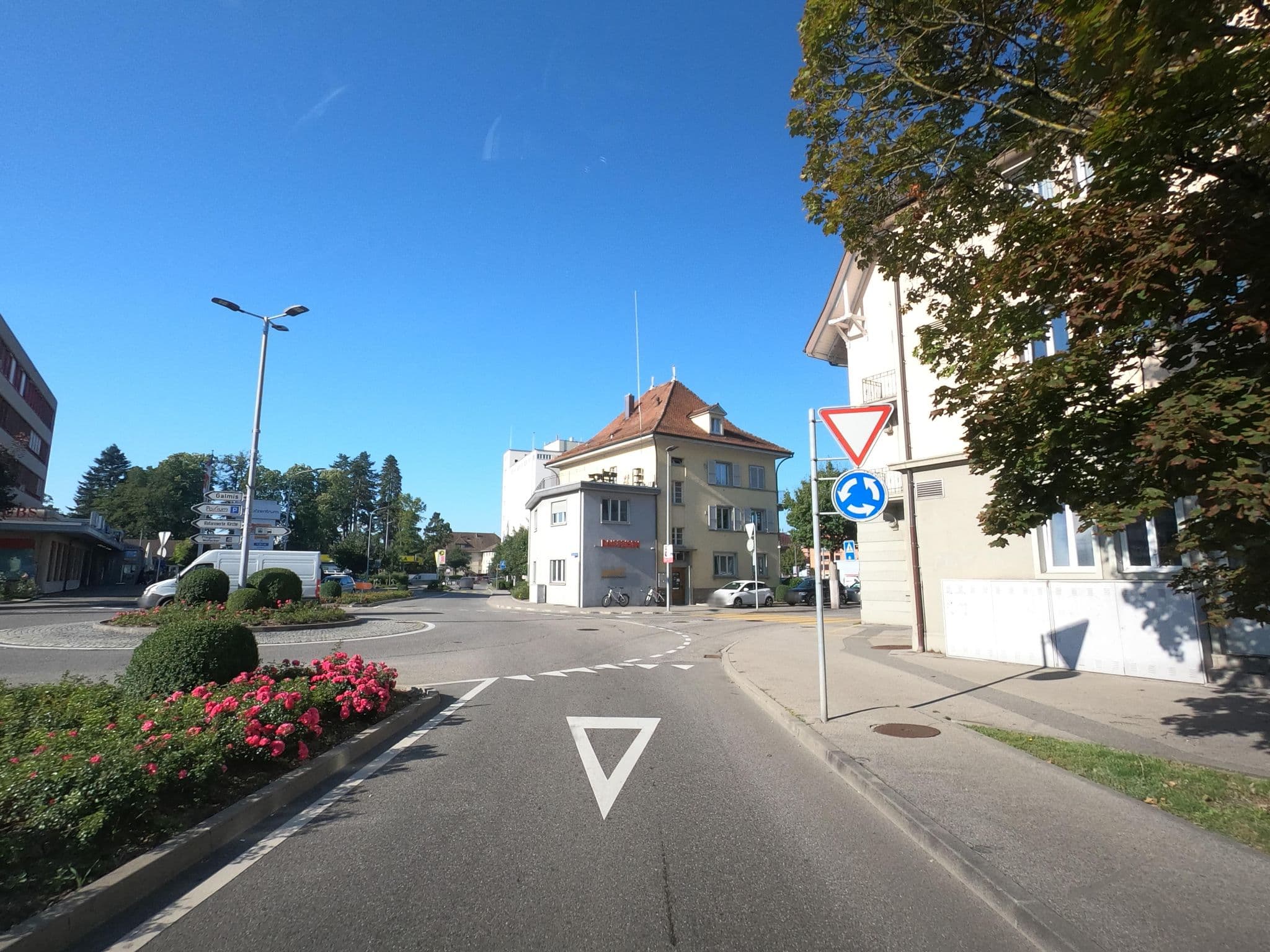 Street view near Bahnhofbuffet Düdingen AG, Düdingen — © canadarunner (CC BY-SA · Mapillary)