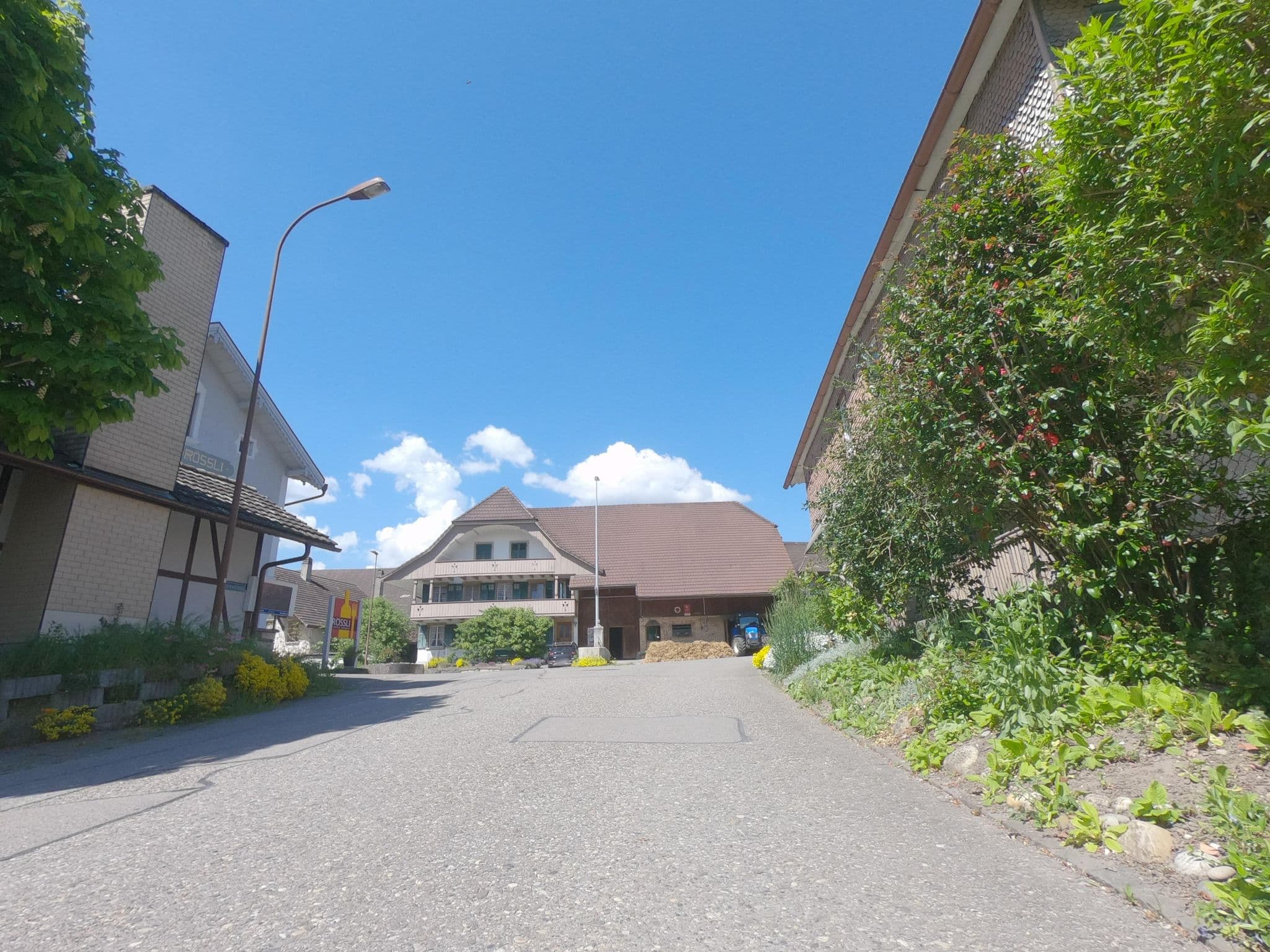 Street view near Gasthof Rössli, Leuzigen — © Senfkorn (CC BY-SA · Mapillary)