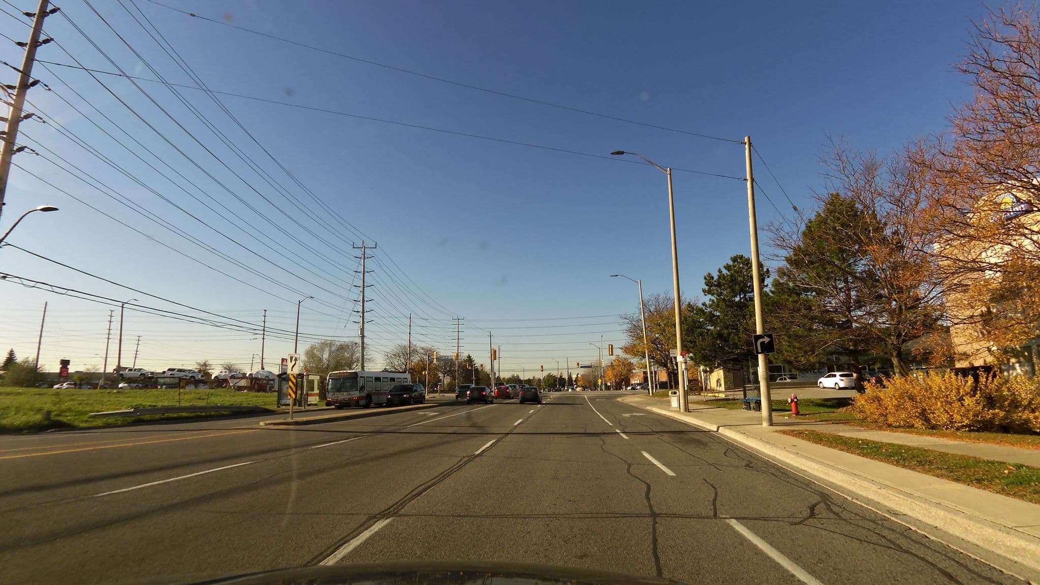 Street view near Days Inn, Markland Wood — © bootprint (CC BY-SA · Mapillary)