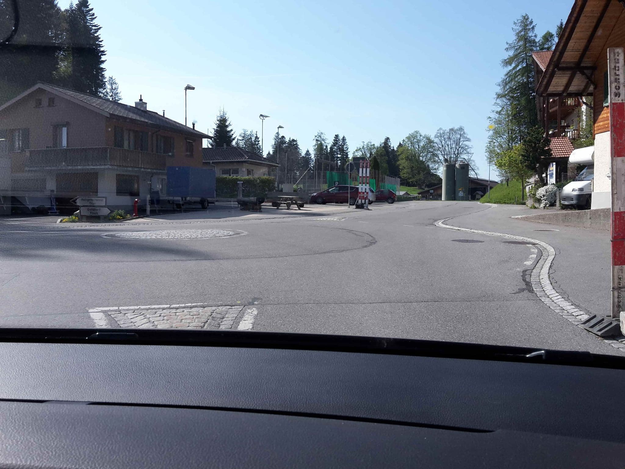 Street view near Hotel-Restaurant Haltenegg, Hilterfingen — © biobuur (CC BY-SA · Mapillary)