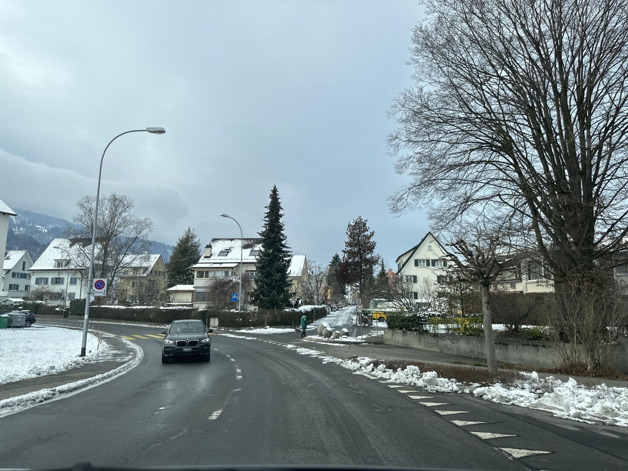 Street view near Alle Abteilungen im ganzen Hotel, Kriens — © u001 (CC BY-SA · Mapillary)