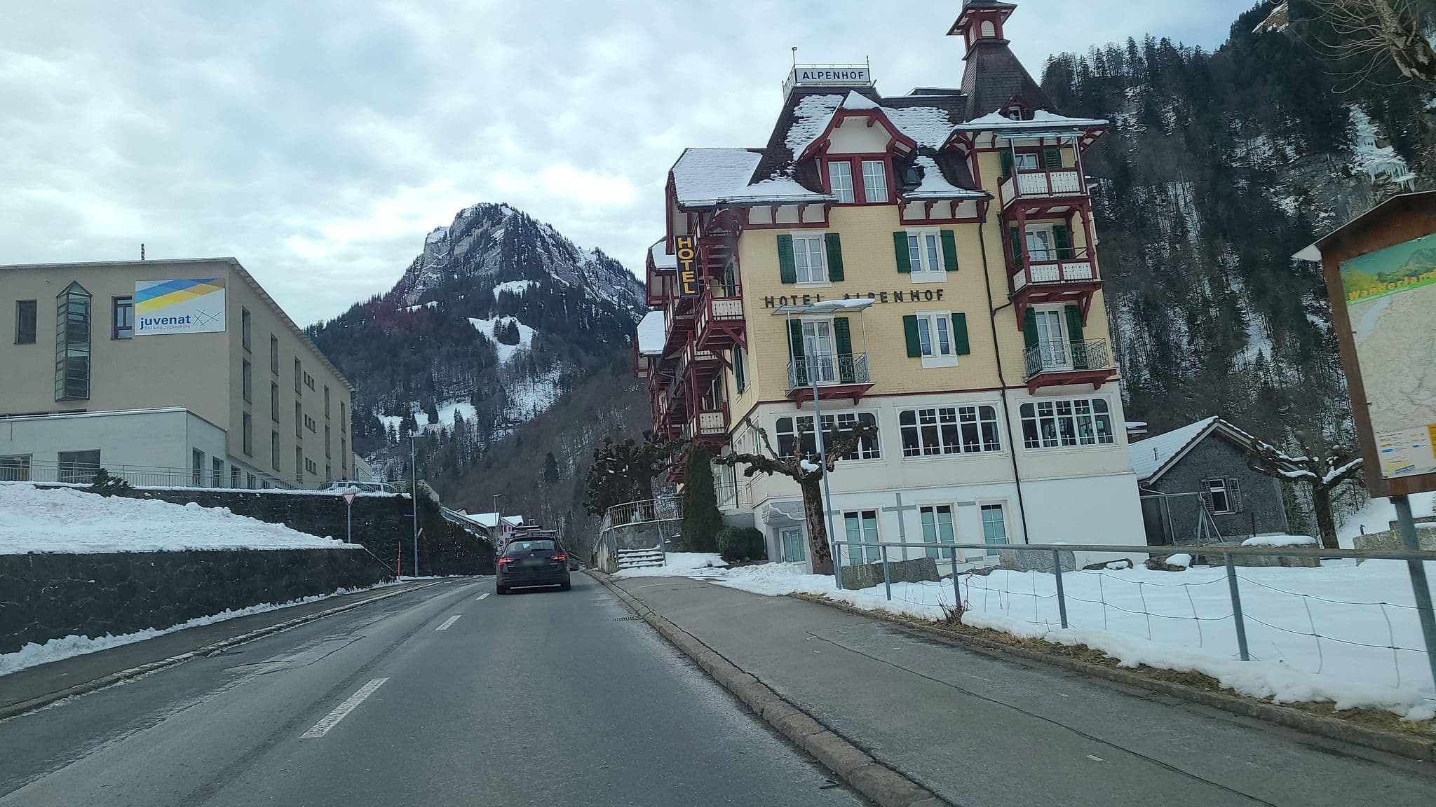 Street view near Hotel-Restaurant Nünalp, Sachseln — © chrisbeddow (CC BY-SA · Mapillary)