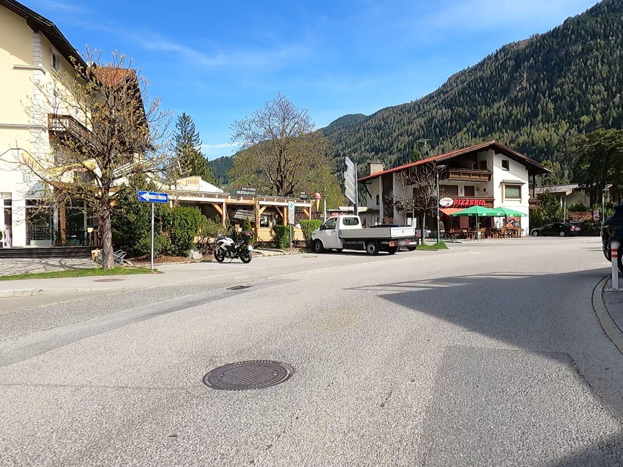 Street view near Gletschertor, Ötztal-Bahnhof — © voyage-hors-saison (CC BY-SA · Mapillary)