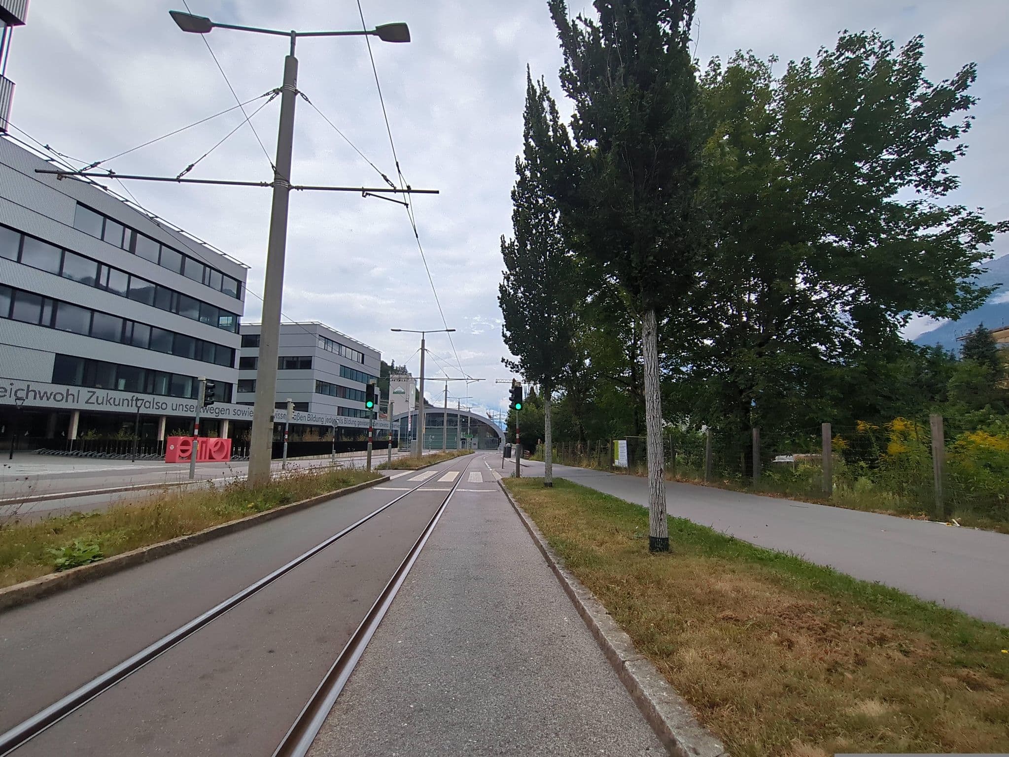 Street view near Innsbrucker Nordkettenbahnen GmbH, Wilten — © innsbruck-barrierefrei (CC BY-SA · Mapillary)