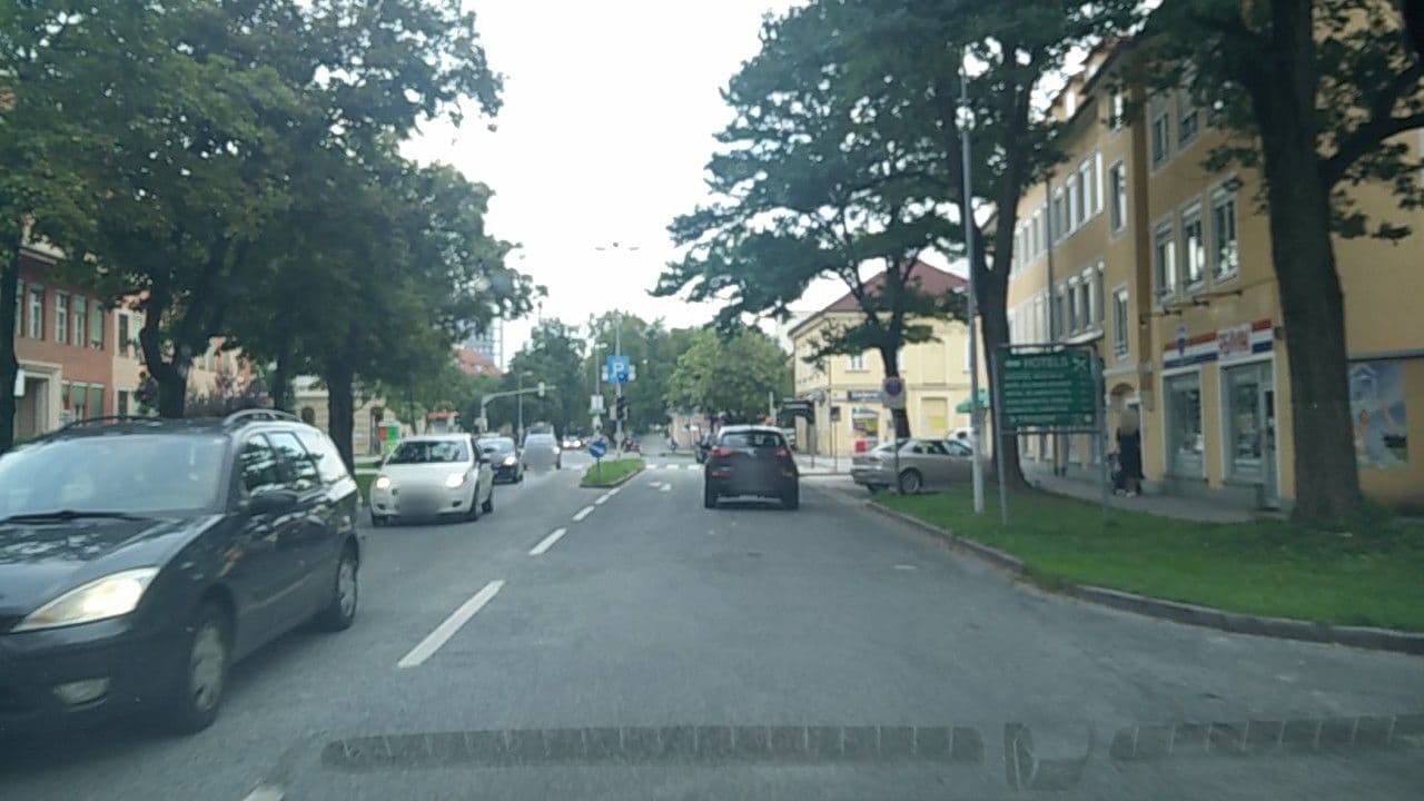 Street view near Ibis Styles, Viktringer Vorstadt — © bellazambo (CC BY-SA · Mapillary)